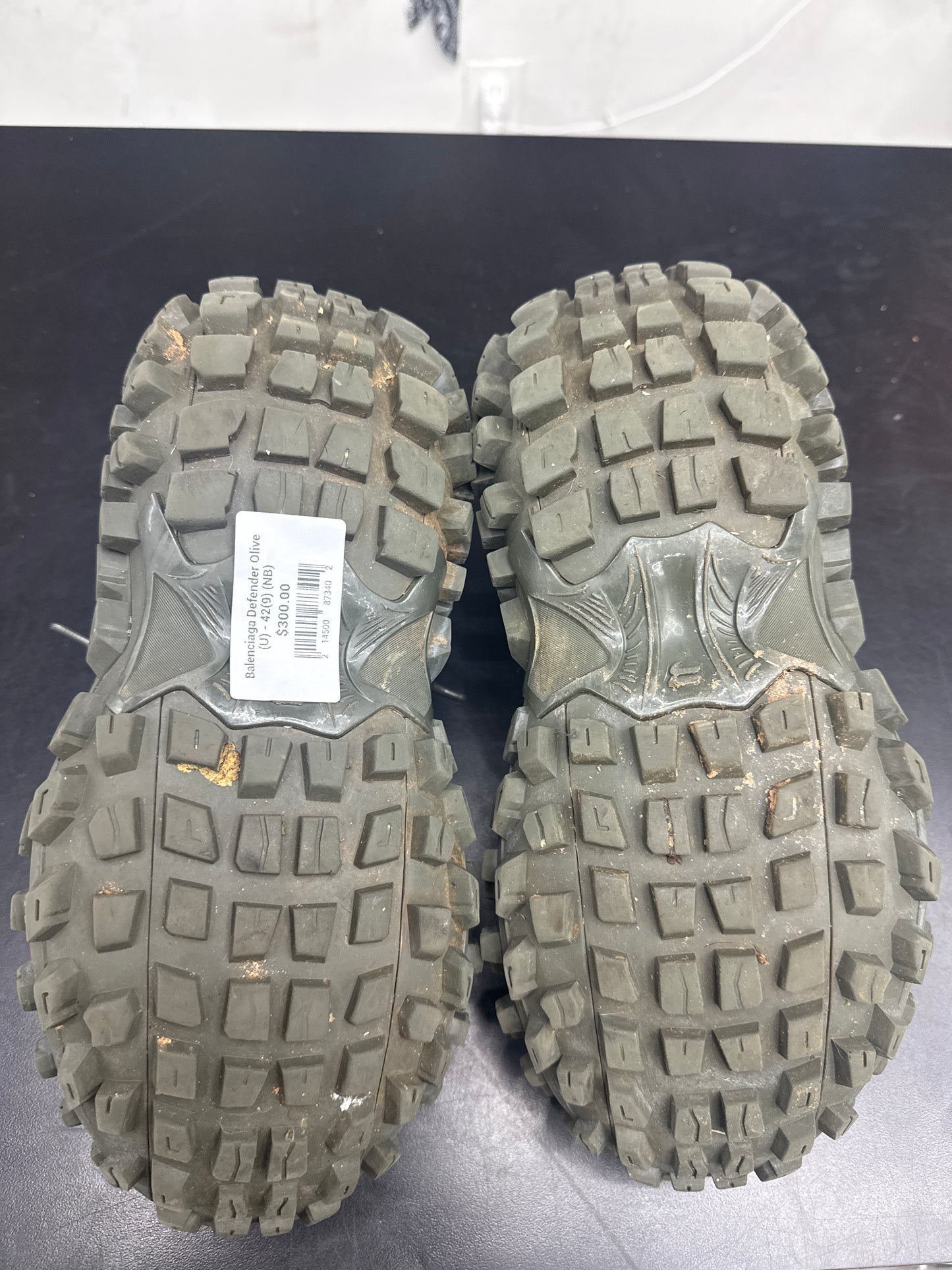 Balenciaga Defender Olive (U) - 42(9) (NB)