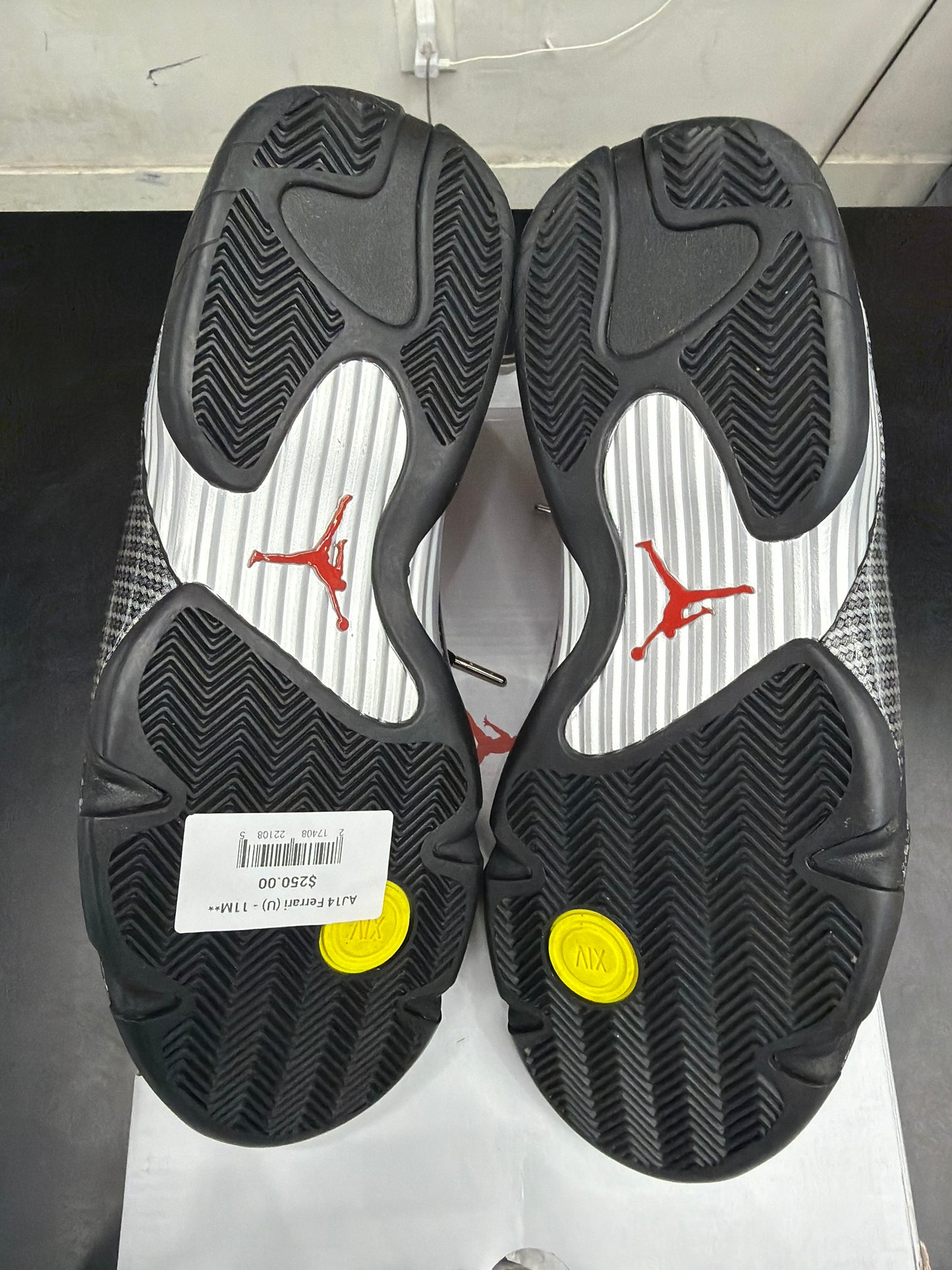 AJ14 Ferrari (U) - 11M**