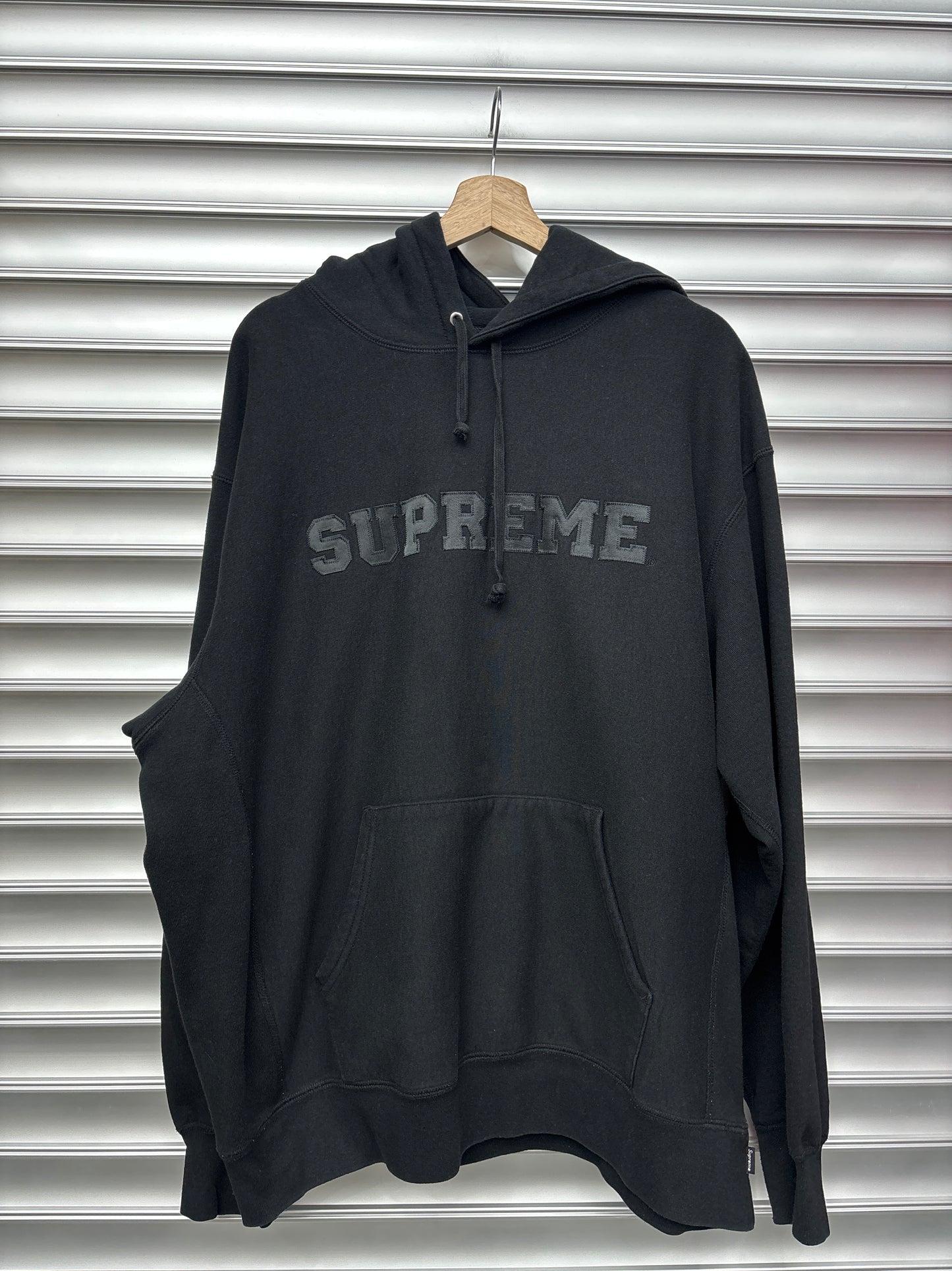 Supreme Black Pullover - XL