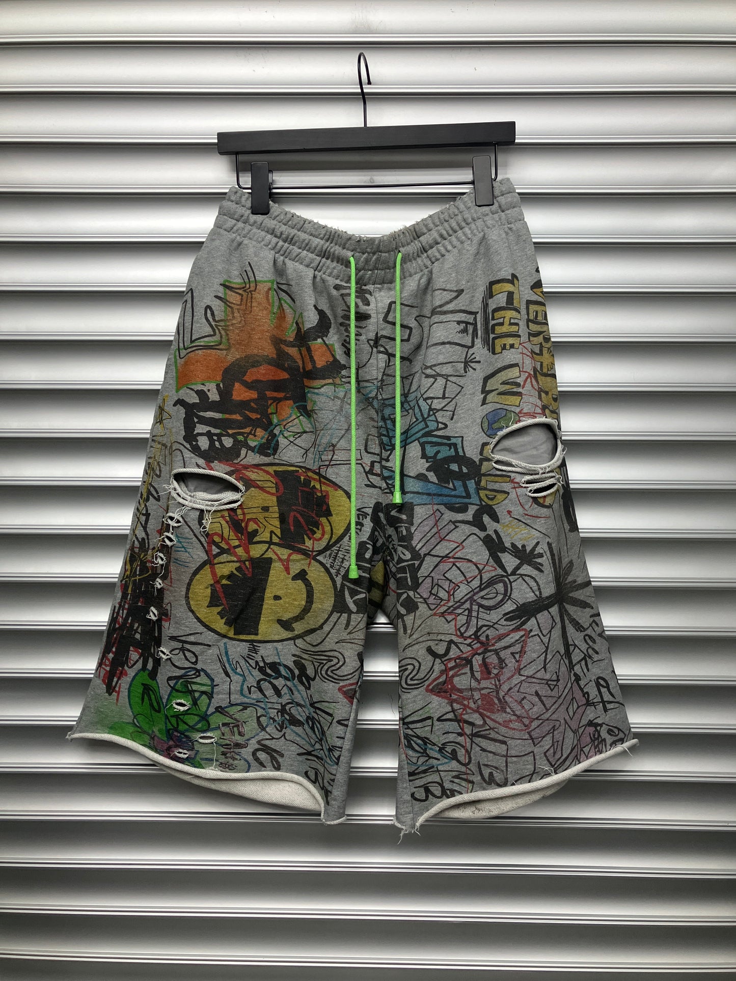 Vertabrae Graffiti 3/4 Shorts - XL