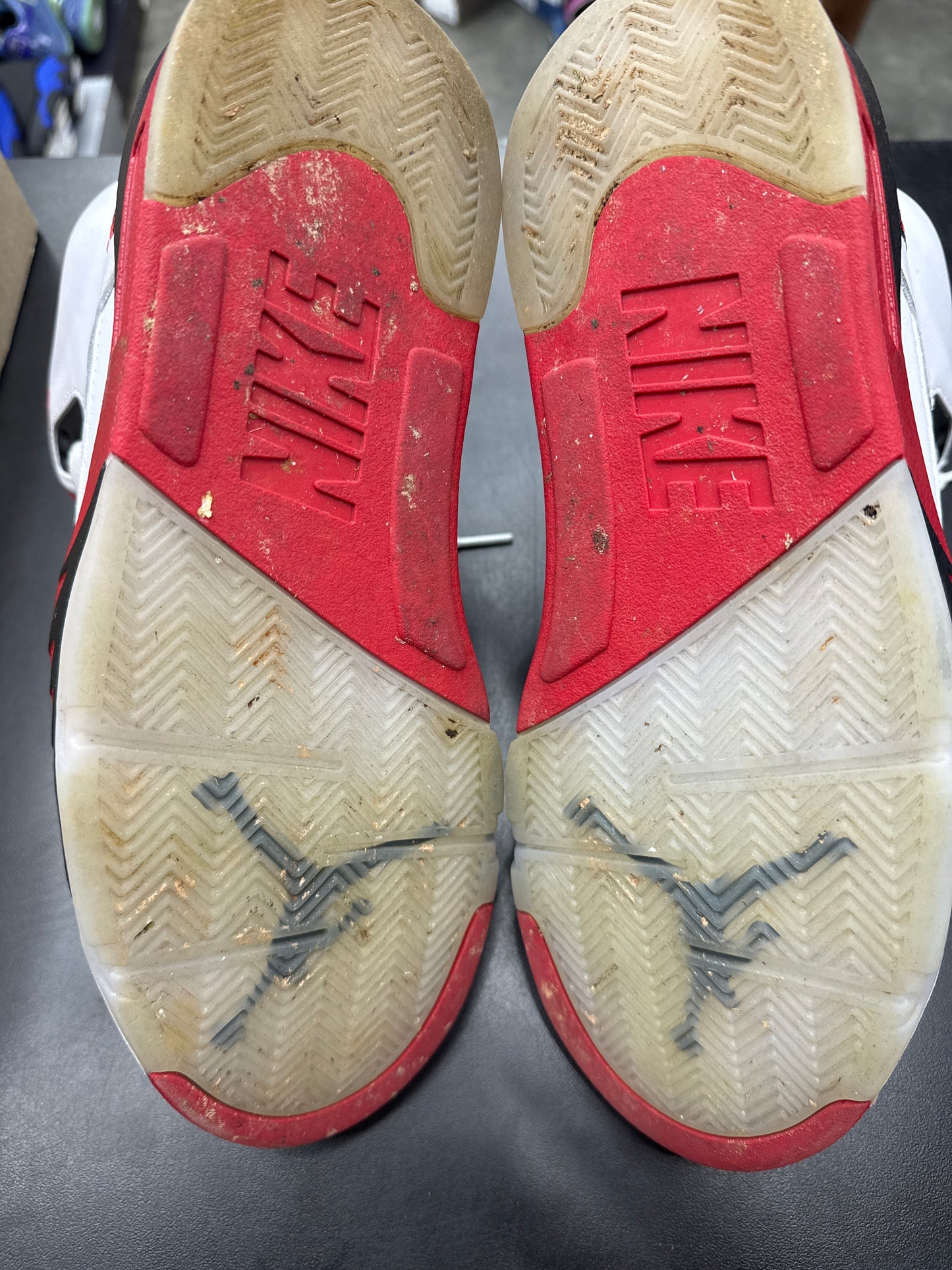 AJ5 Fire Red (U) - 9M (NB)