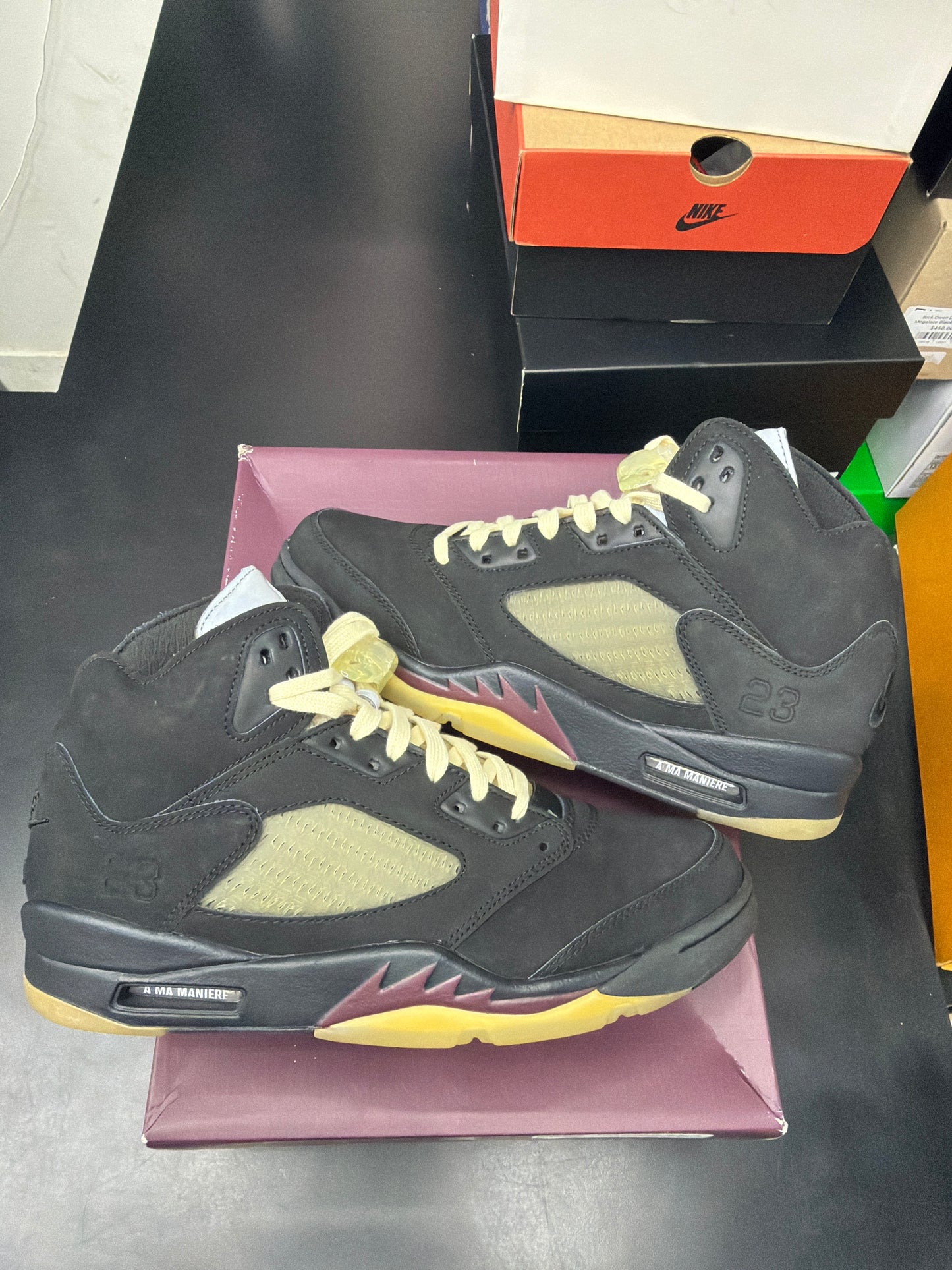 AJ5 A Ma Maniere Dusk (U) - 9M