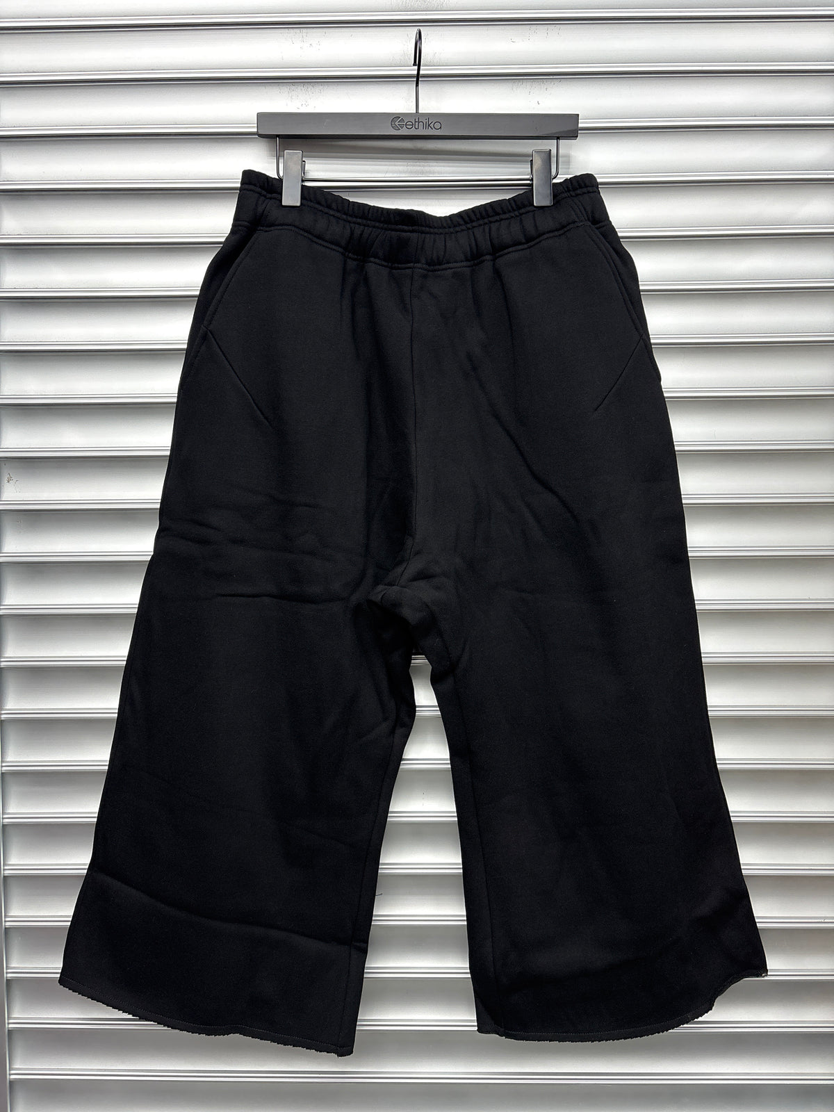 HMDD Black 3/4 Shorts - XL**