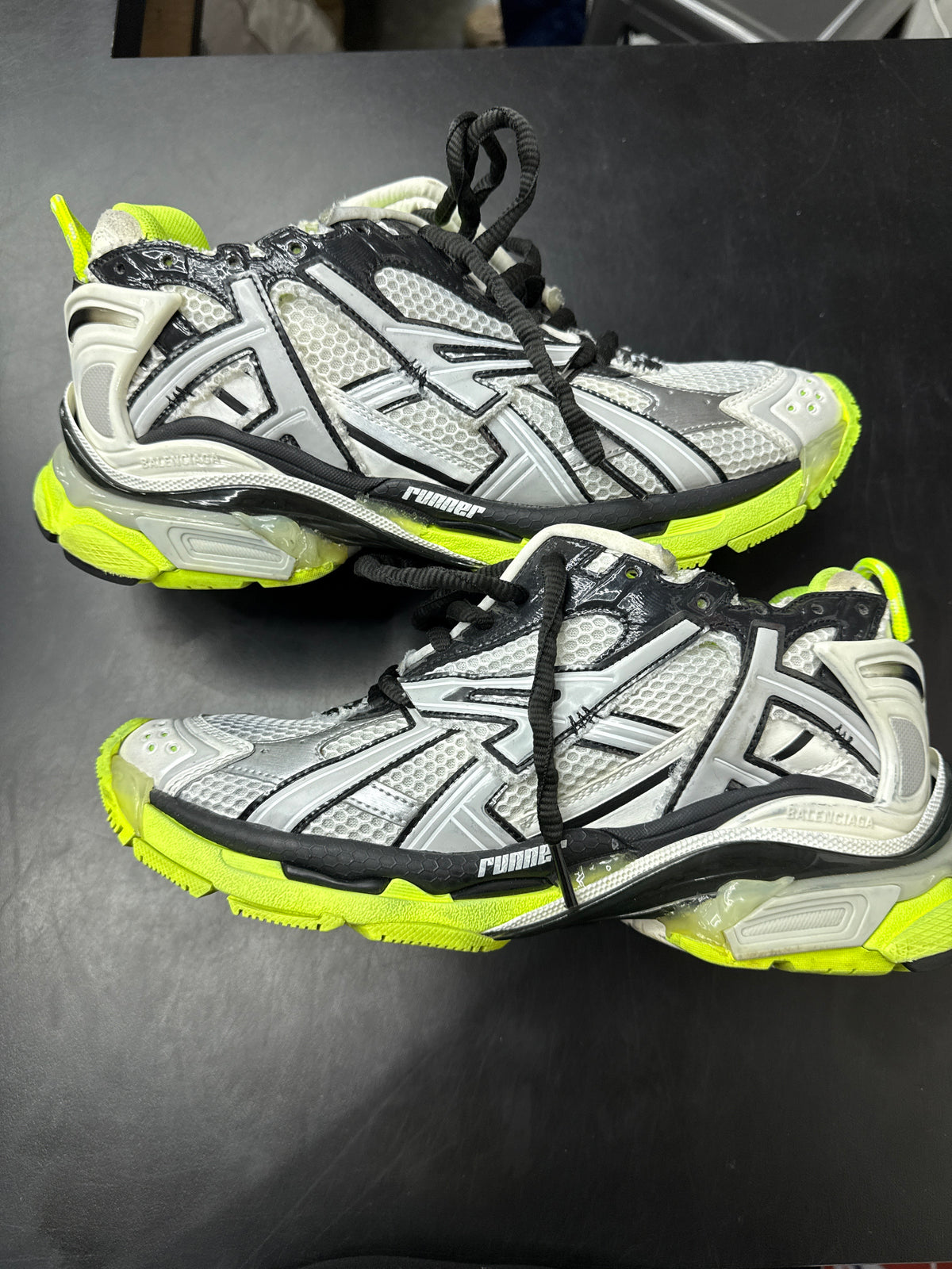 Balenciaga Runner Neon (U) - 42(9) (NB)**