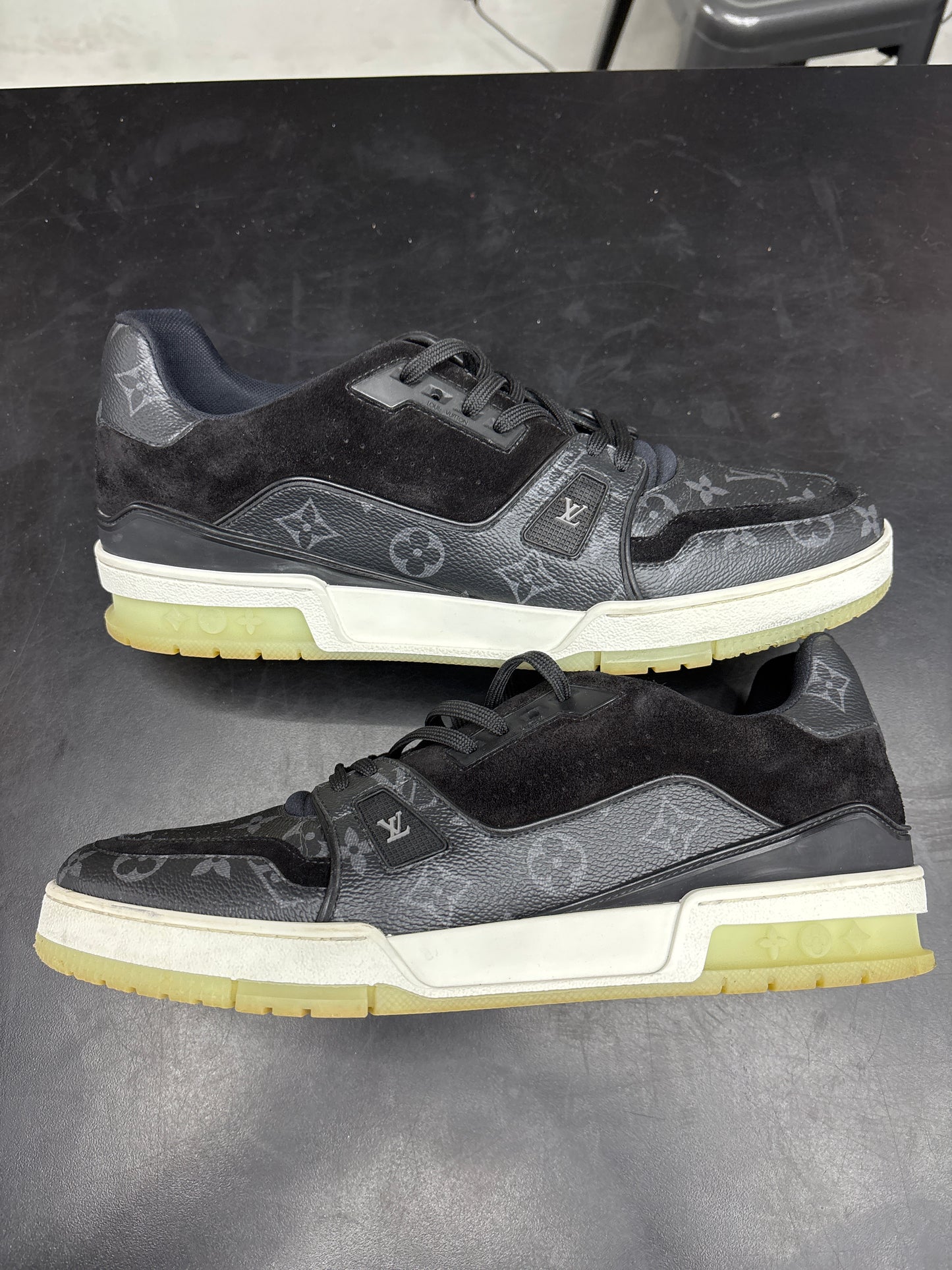 LV Trainer Black Suede (U) - 10LV(11M)