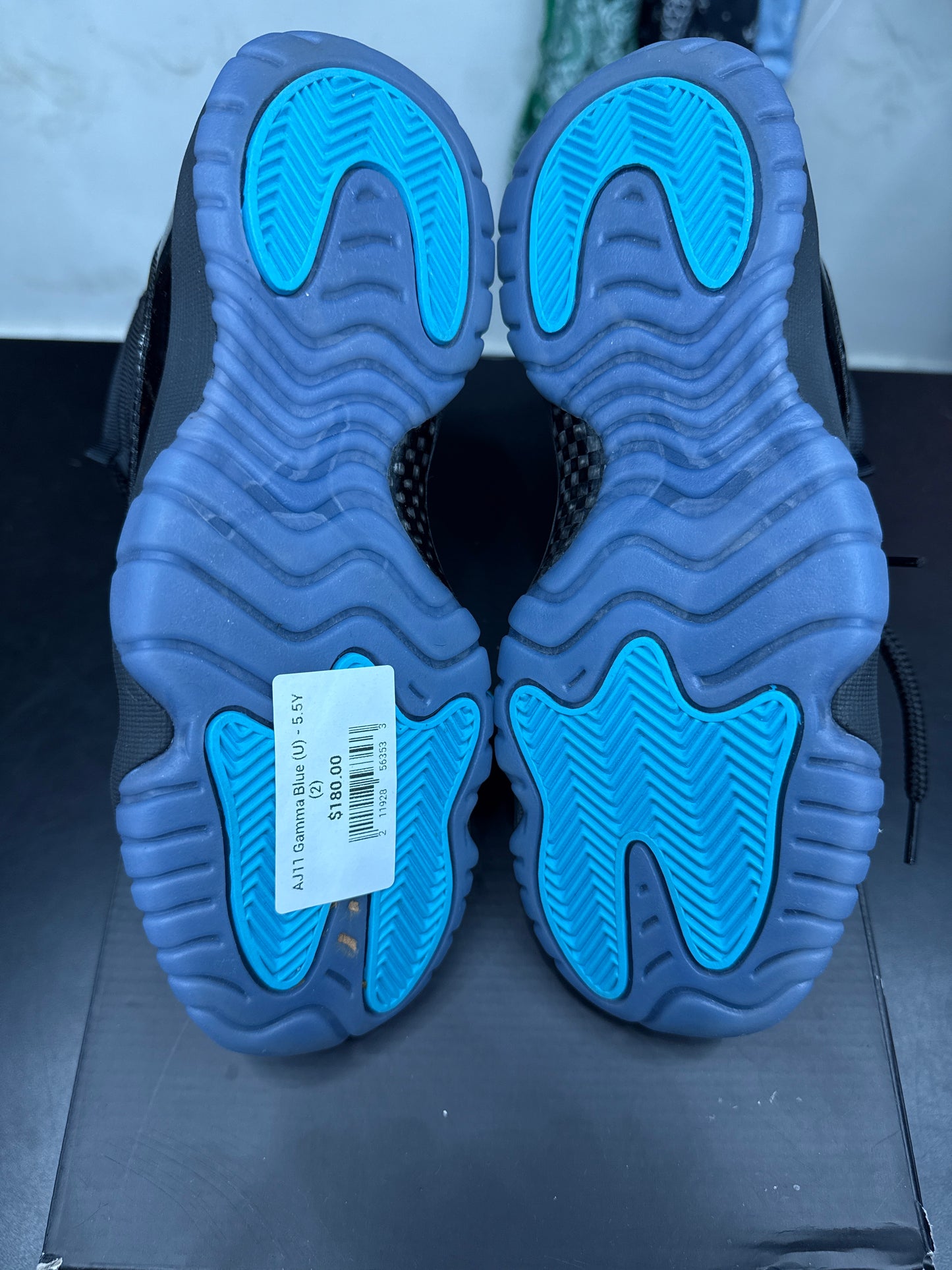 AJ11 Gamma Blue (U) - 5.5Y (2)