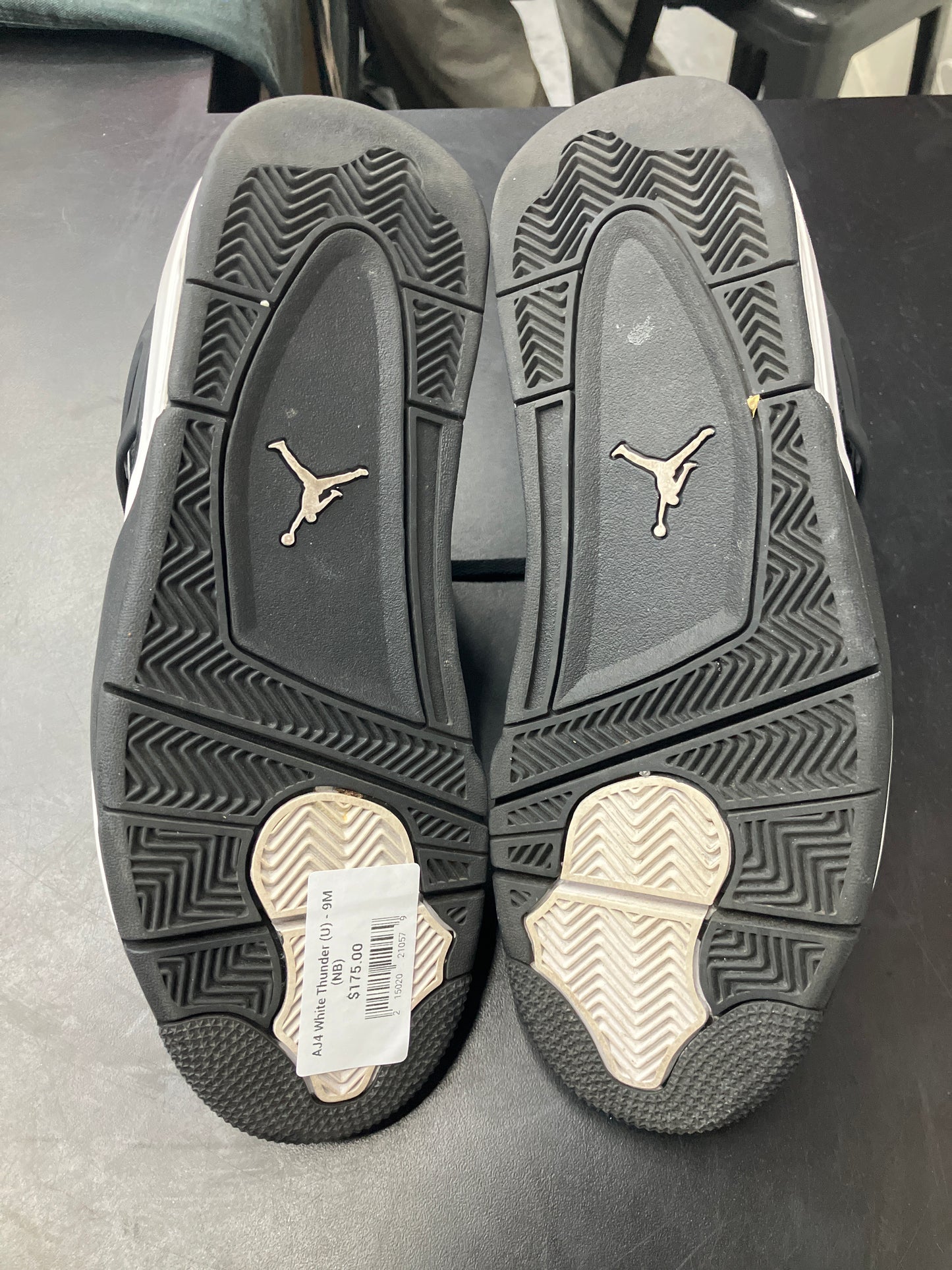 AJ4 White Thunder (U) - 9M (NB)