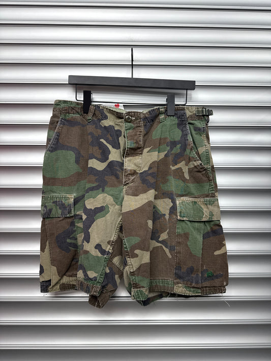 Vintage Camo Shorts - 34
