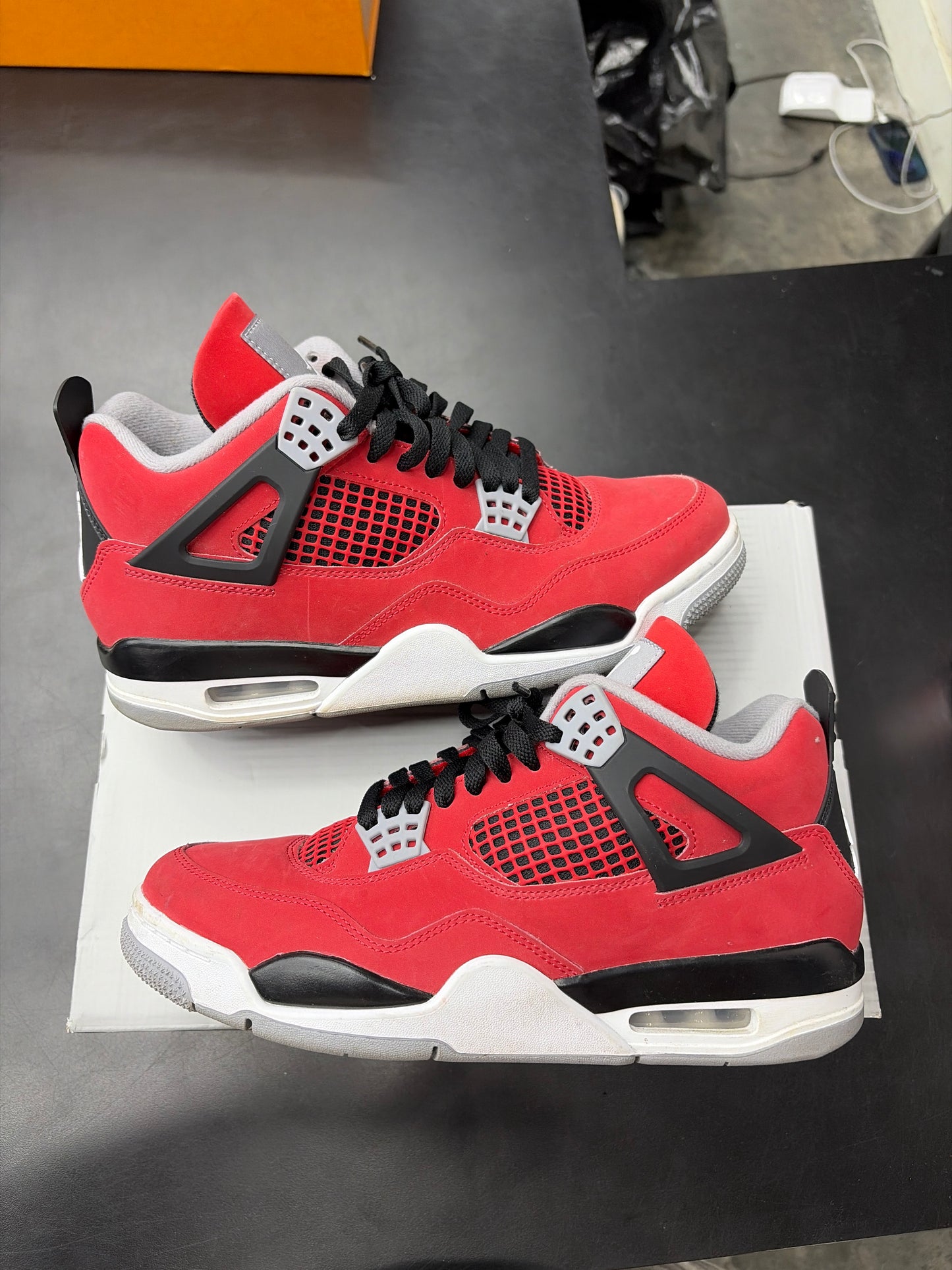 AJ4 Toro Bravo (U) - 8.5M
