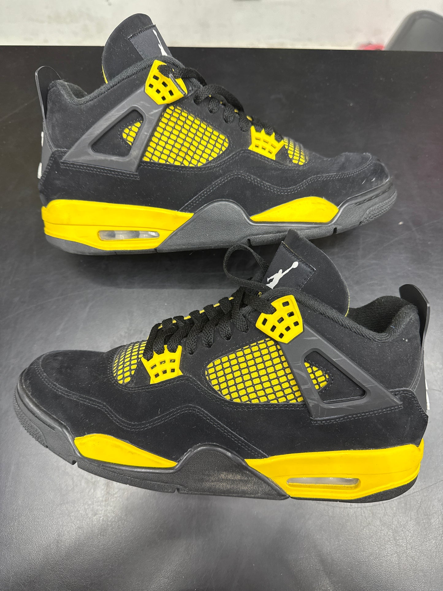 AJ4 Thunder (U) - 11M (NB)