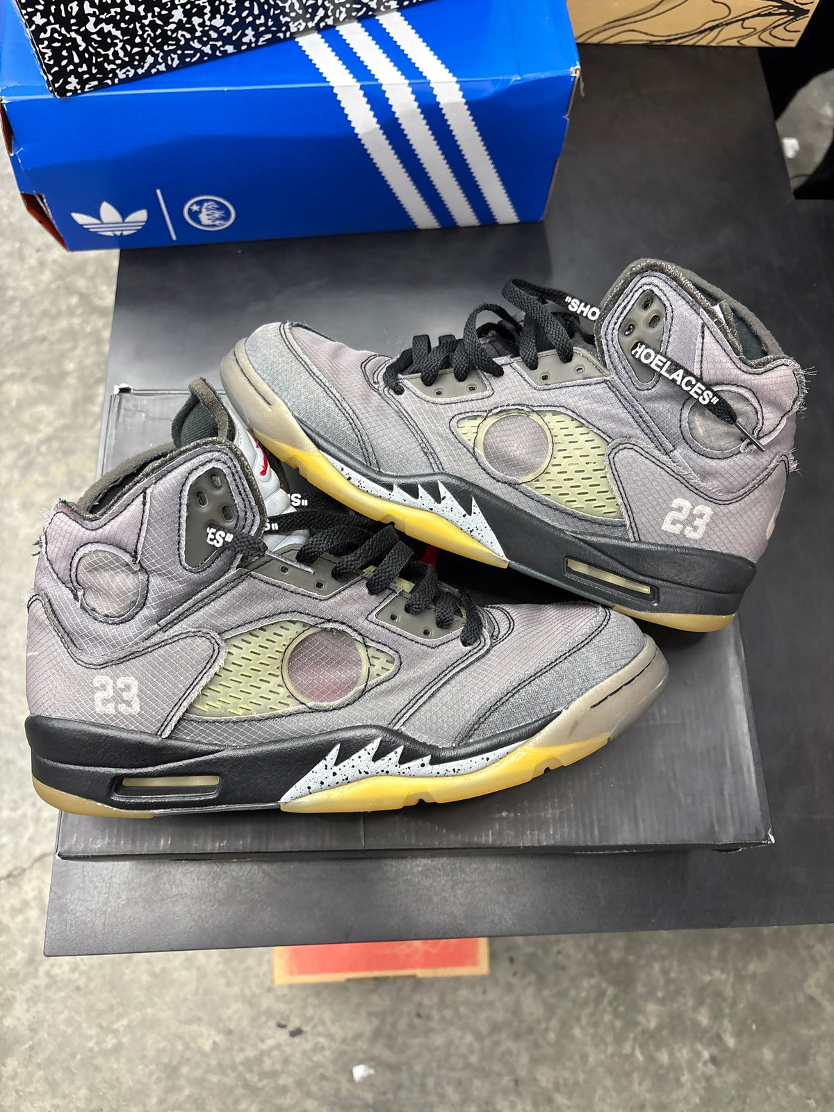 AJ5 Off White Muslin (U) - 11M**