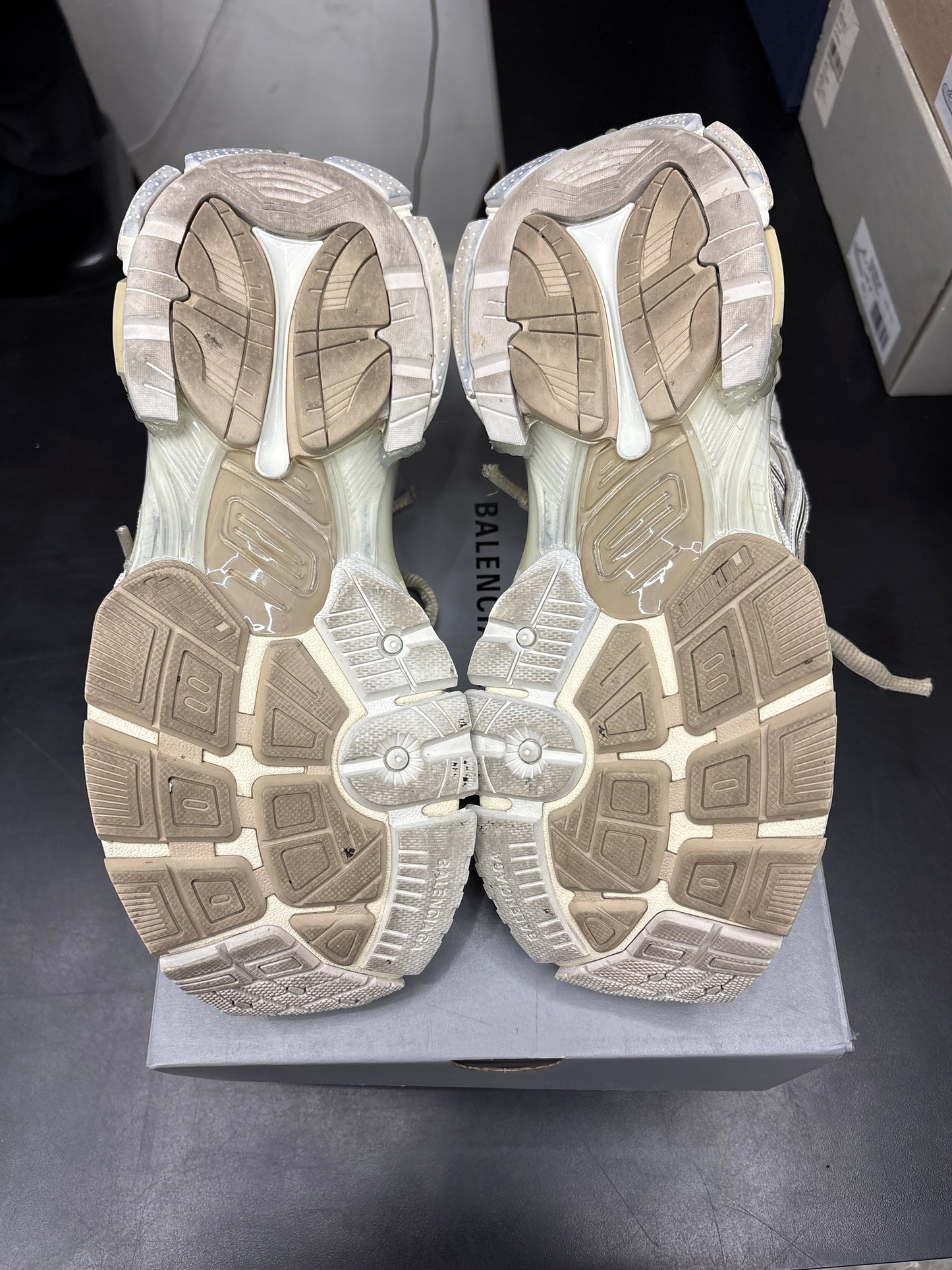 Balenciaga Runner Creme (U) - 41(8)