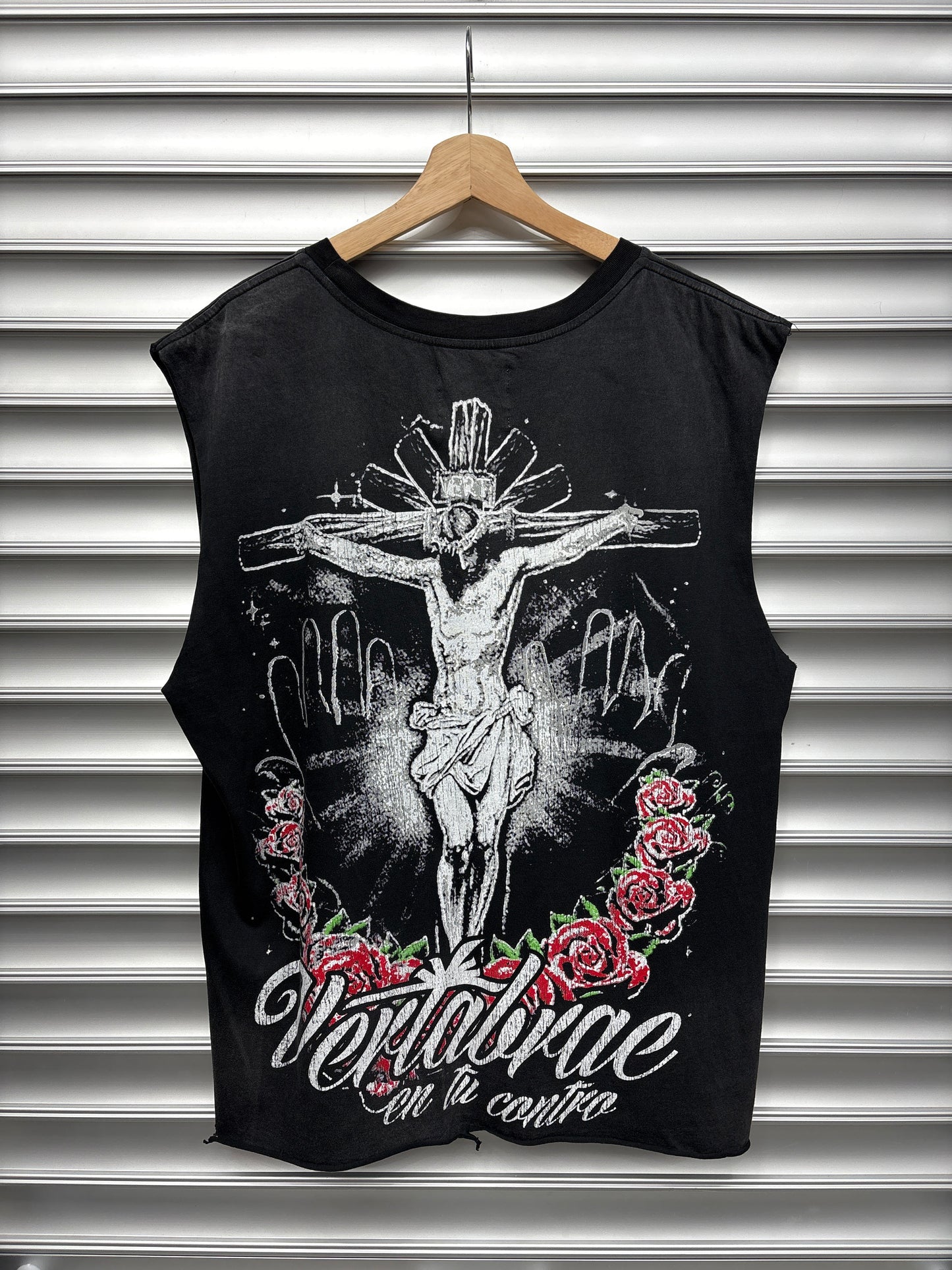 Vertabrae Roses Cutoff - L