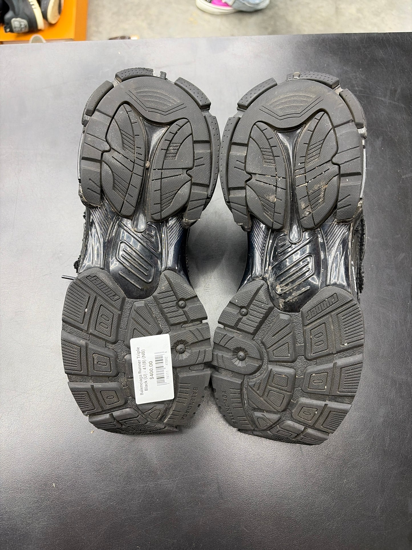 Balenciaga Runner Triple Black (U) - 41(8) (NB)