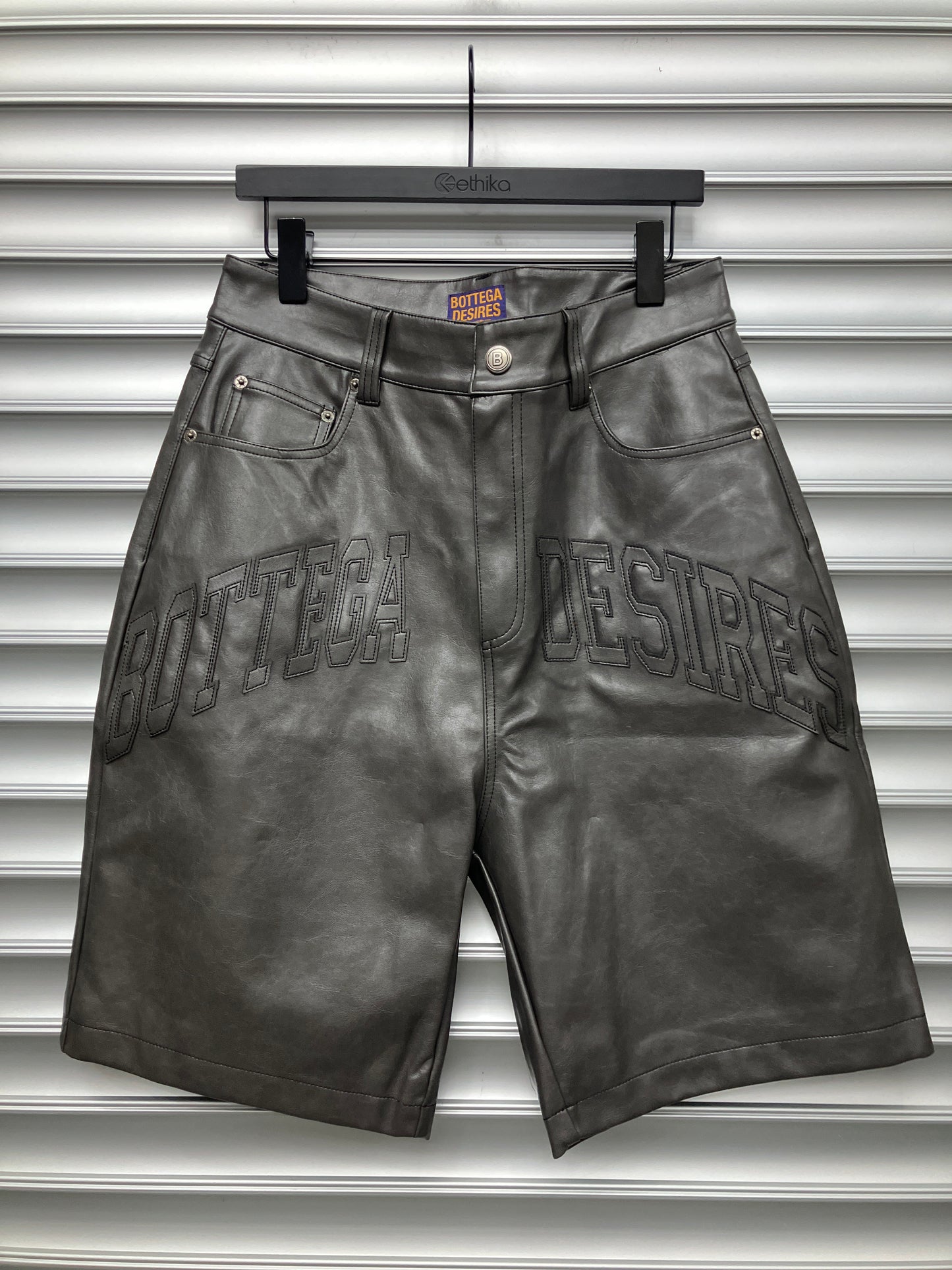 Bottega Desires Grey Leather Shorts - 32