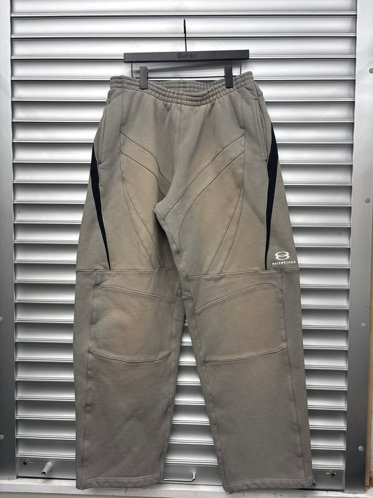 Balenciaga Baggy Grey Sweatpants - M**