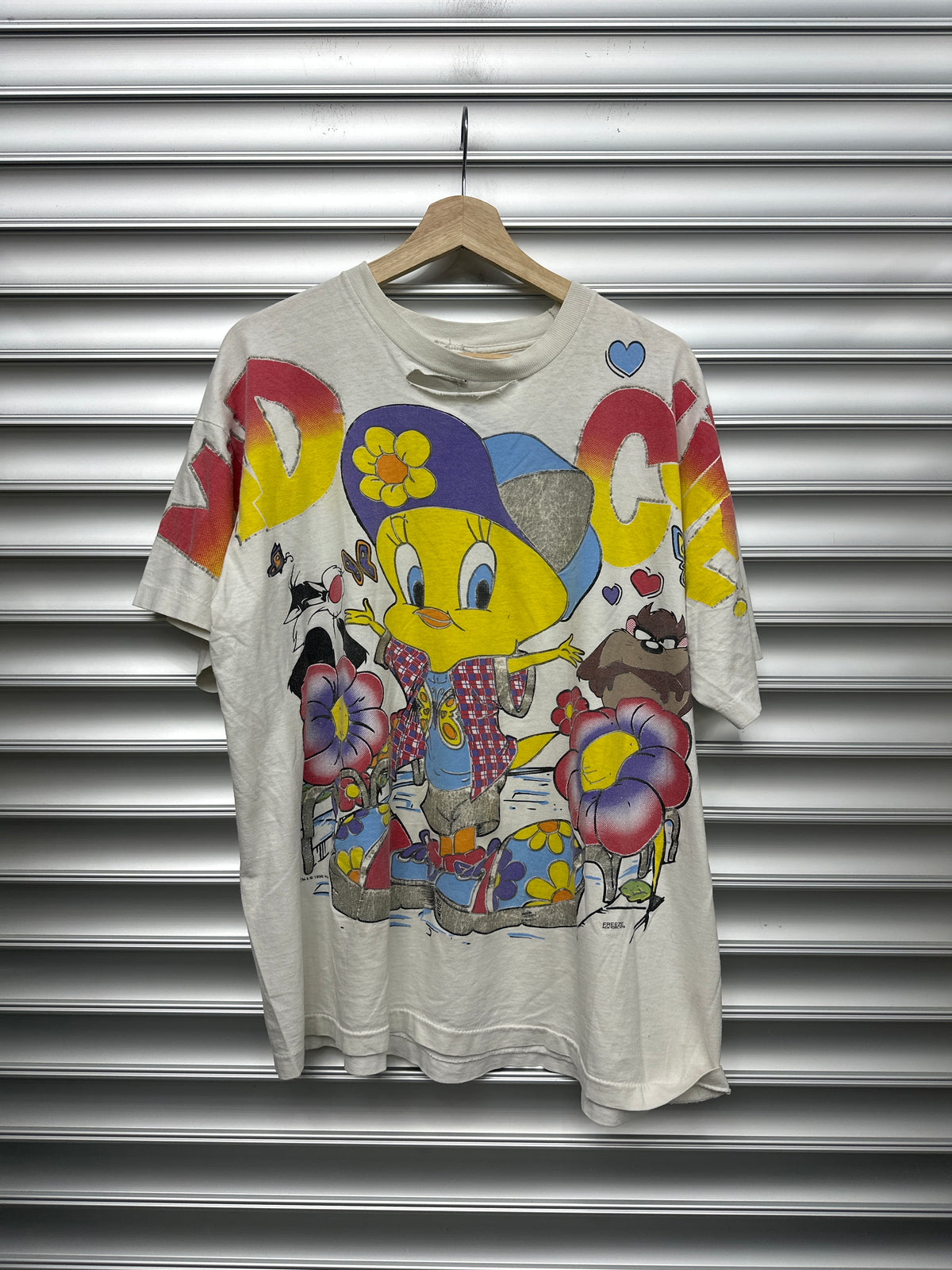 Vintage Looney Tunes Tee - L**