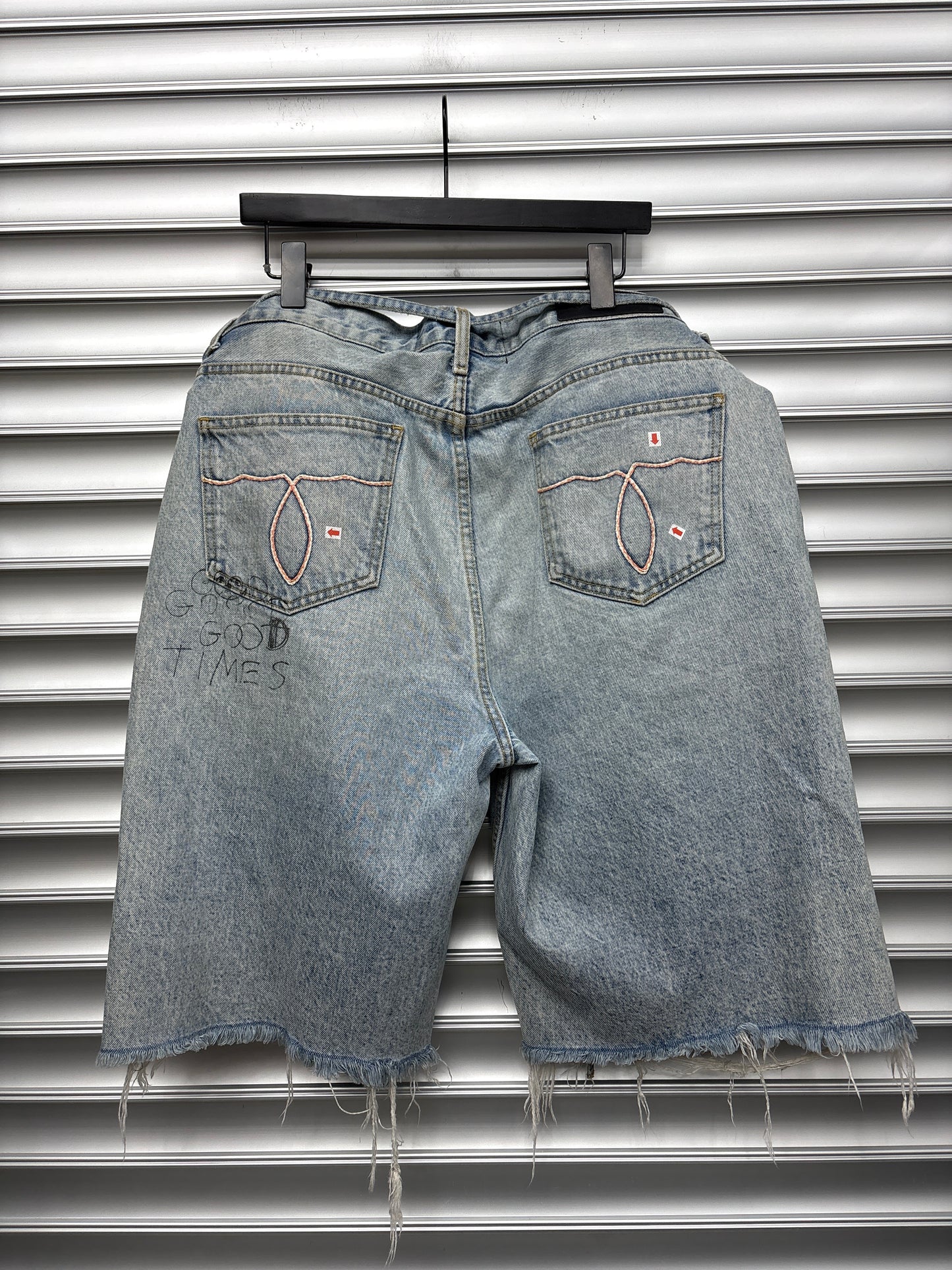 Paly Distressed Denim Graphic Shorts - 36