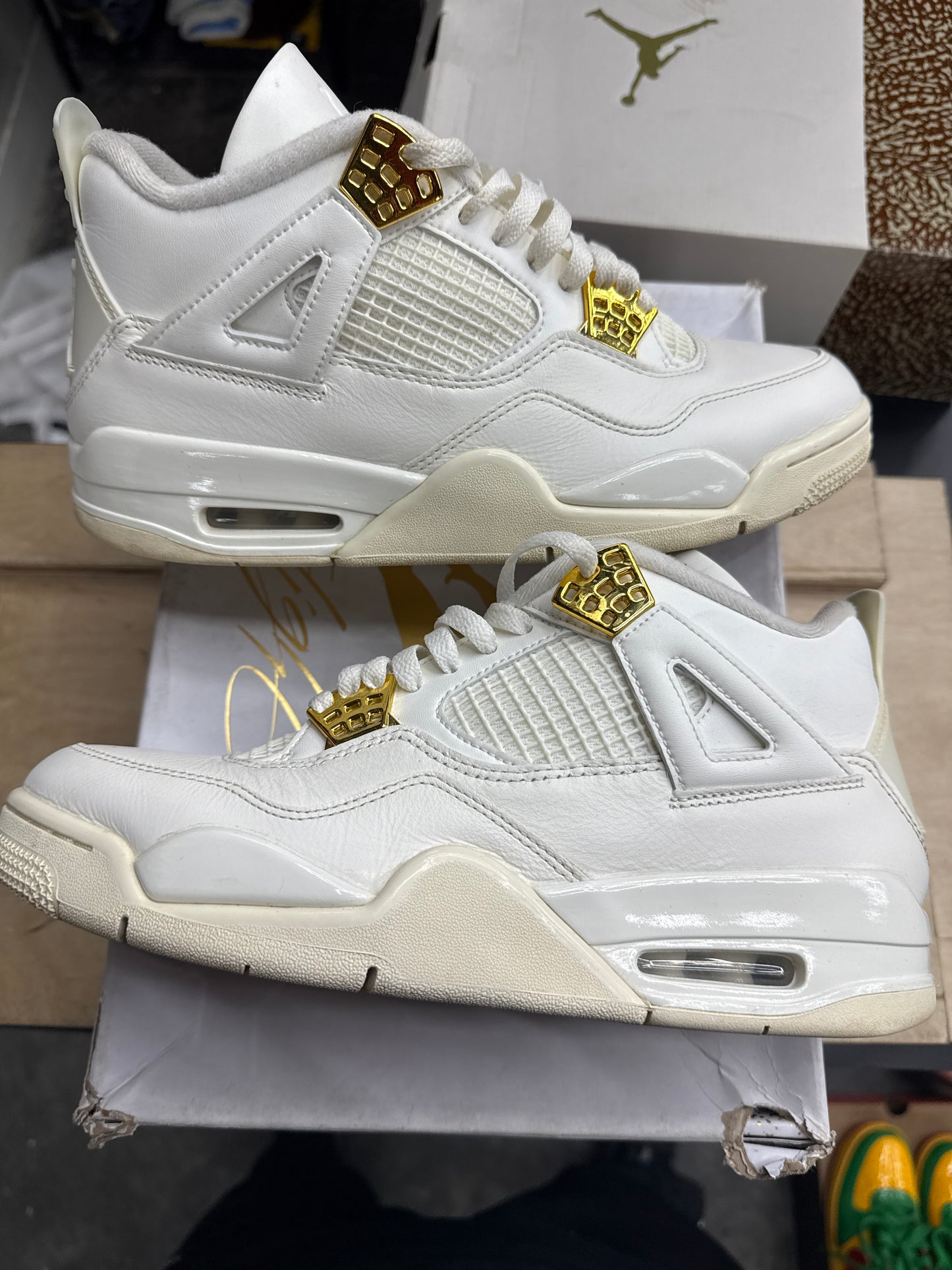 AJ4 Metallic Gold (U) - 10.5W