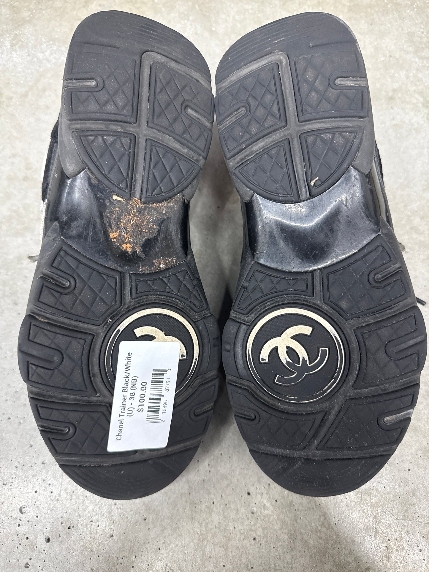 Chanel Trainer Black/White (U) - 38 (NB)