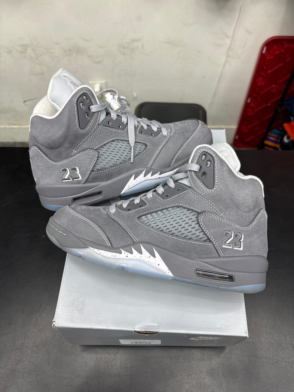 AJ5 Wolf Grey (U) - 7.5M**