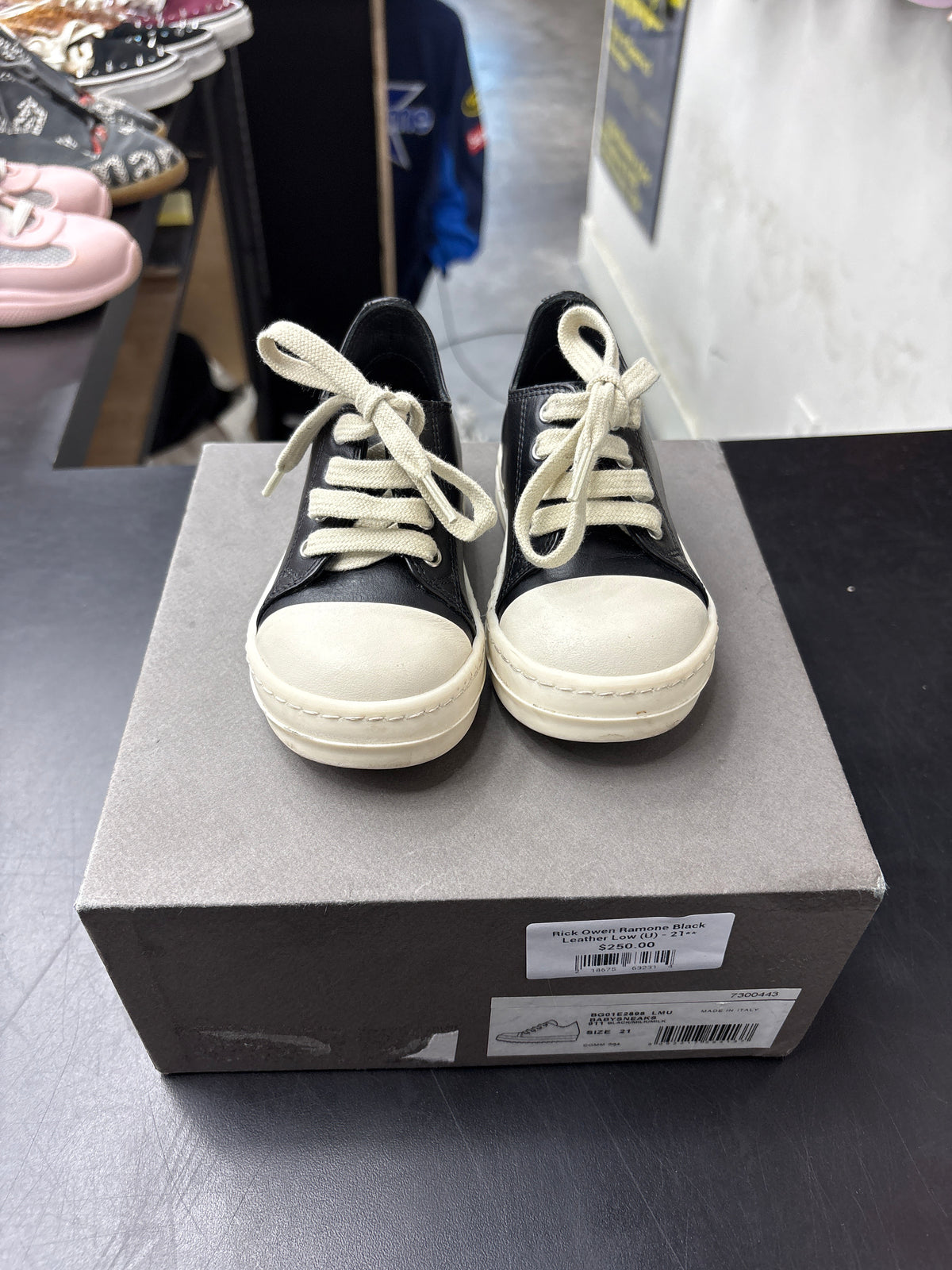 Rick Owen Ramone Black Leather Low (U) - 21**