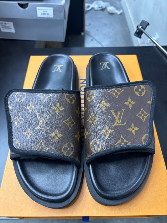 Louis Vuitton Brown Monogram Slides (U) - 12M