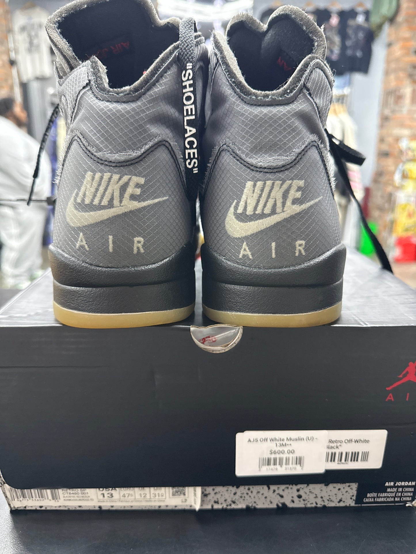 AJ5 Off White Muslin (U) - 13M**