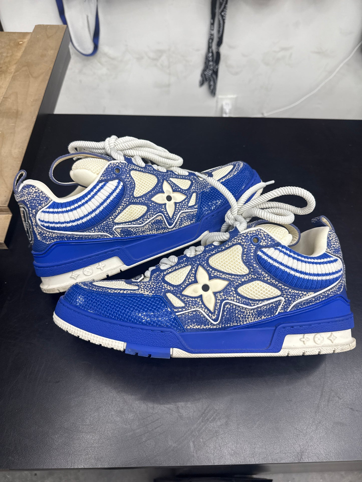Louis Vuitton SK8 Blue Sweater (U) - 14M (NB)