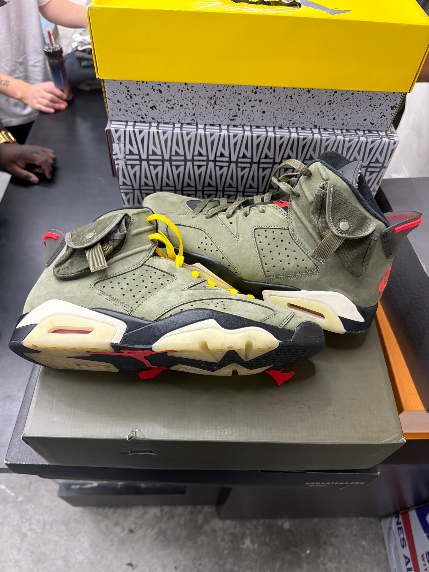 AJ6 Travis Scott Olive (U) - 11.5M