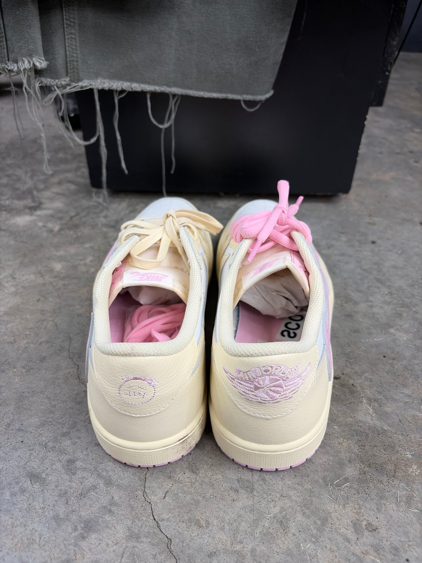 AJ1 Low Travis Scott Shy Pink - 12M (NB)**