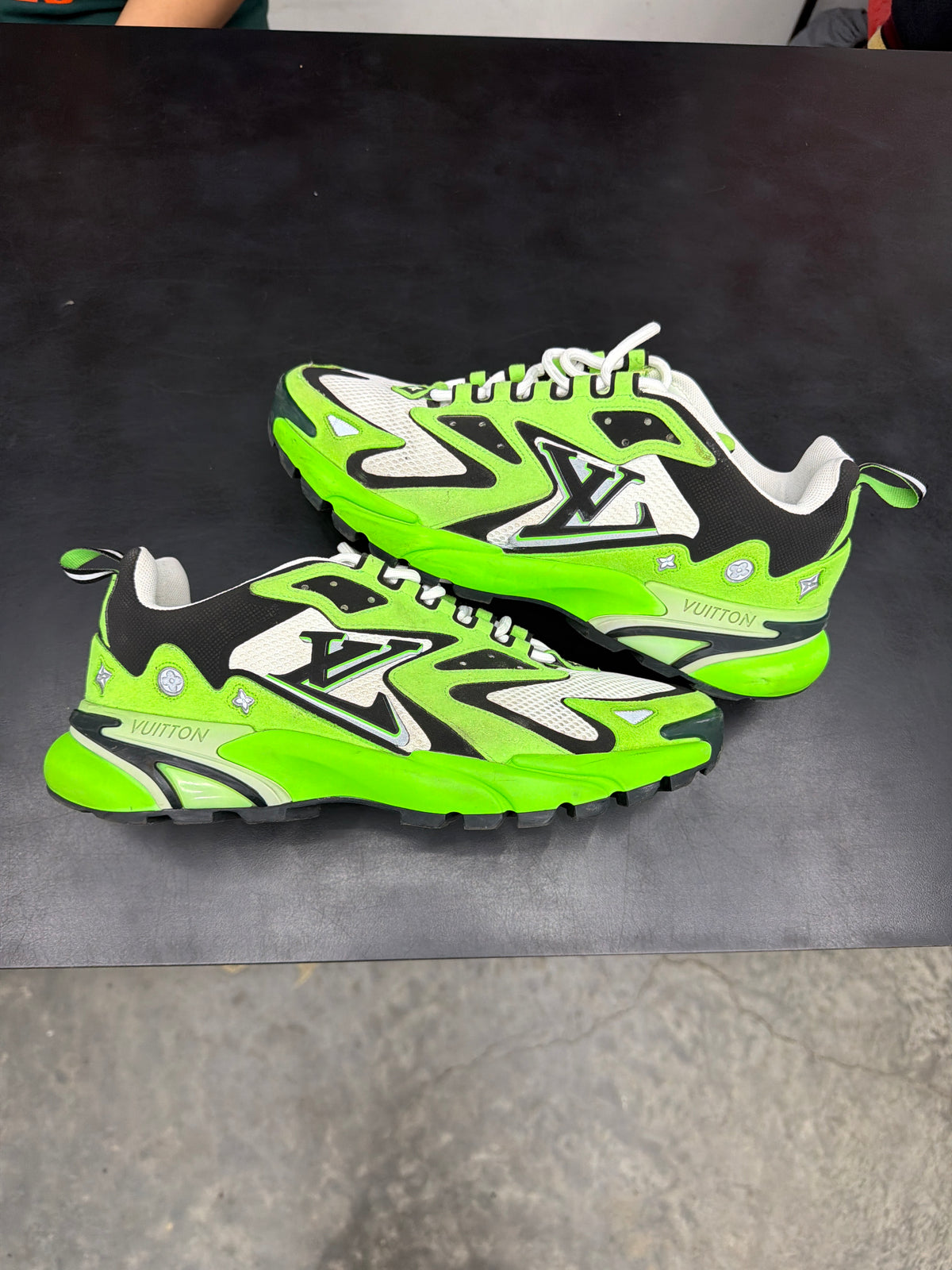 Louis Vuitton Tactic Runner Green (U) - LV7(8.5M)** (NB)