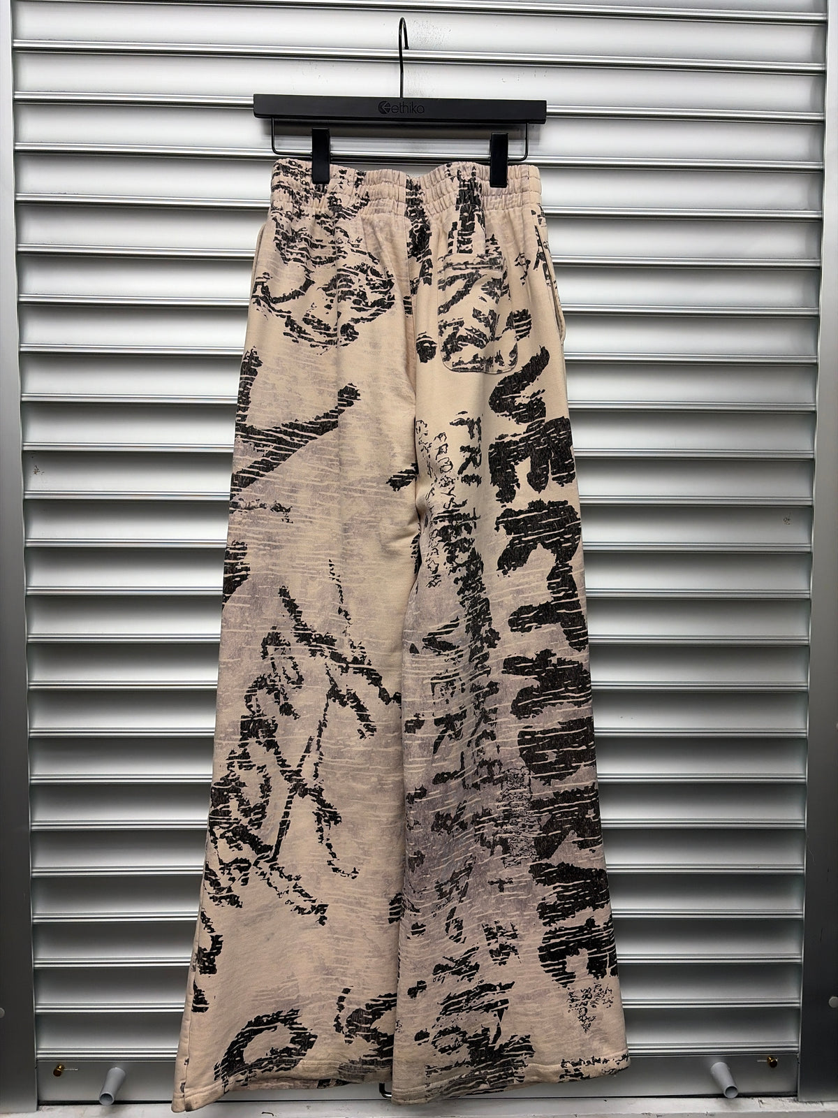 Vertabrae Grafitti Sweatpants - S**