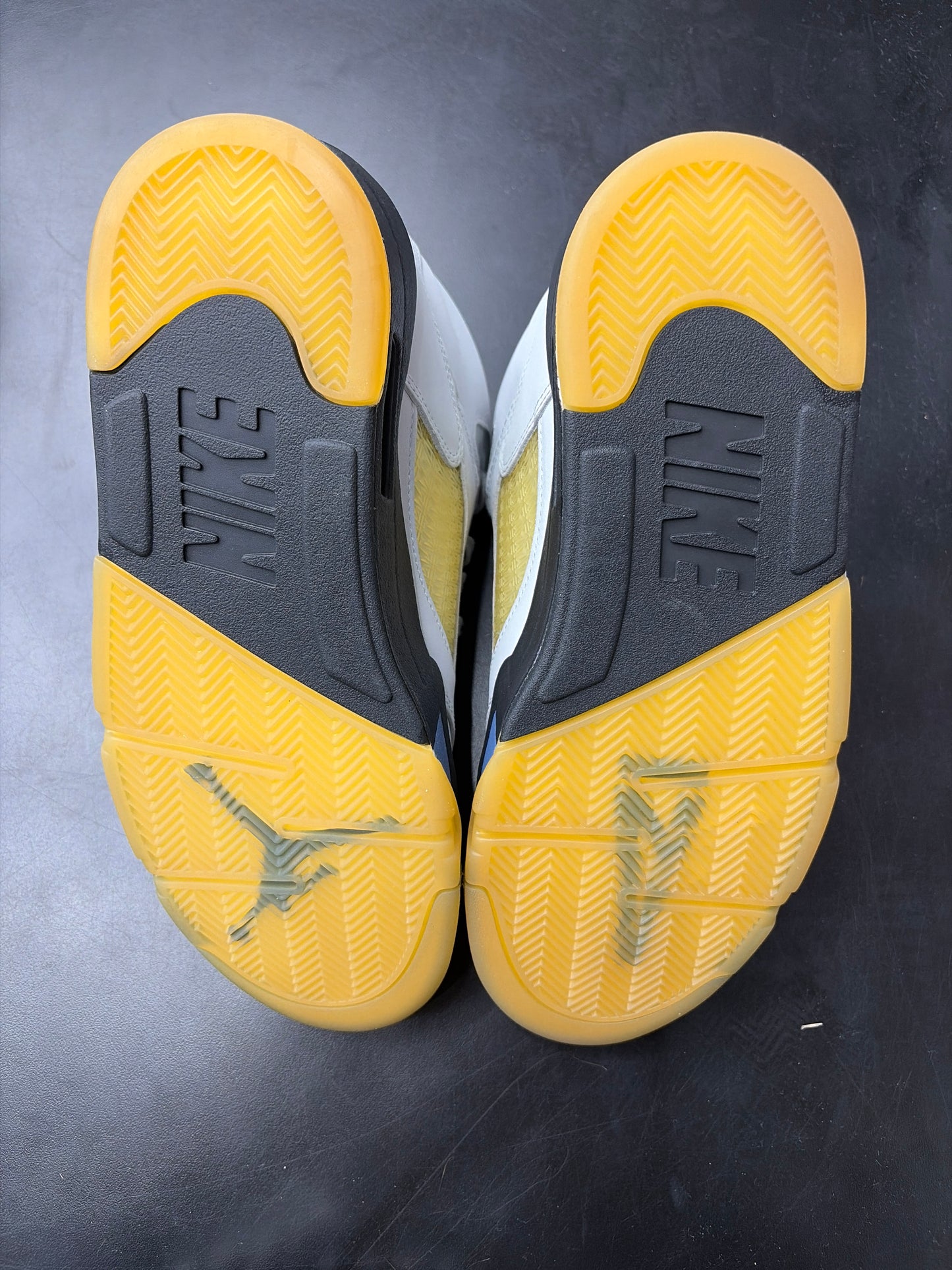 AJ5 A Ma Maniere Dawn (U) - 10.5W (NB)