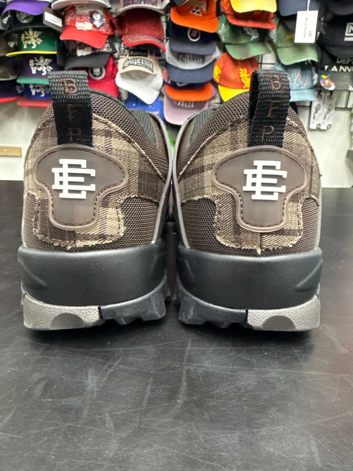 Sicko Hiking Shoe Black/Brown - 9M (NB)**