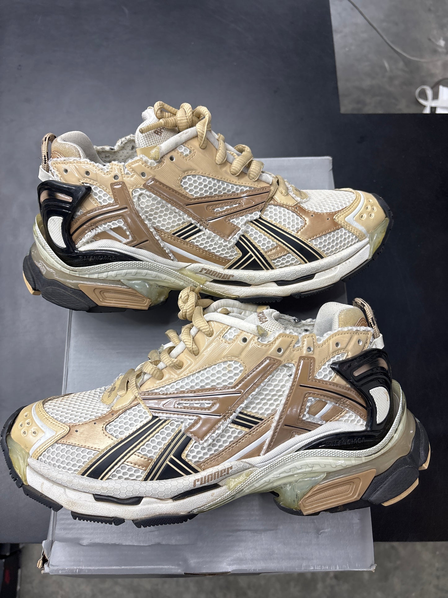 Balenciaga Runner Gold (U) - 43(10)