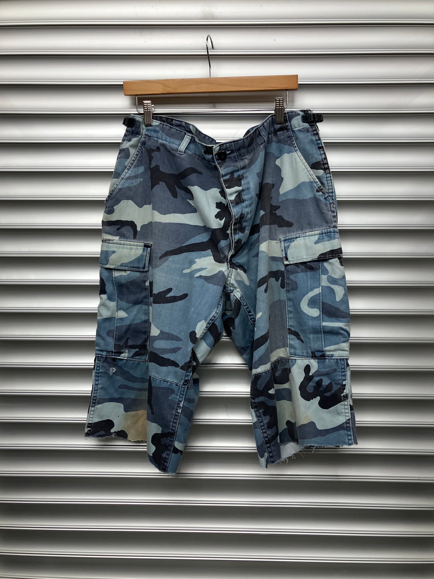 Vintage Blue Camo Shorts - 34