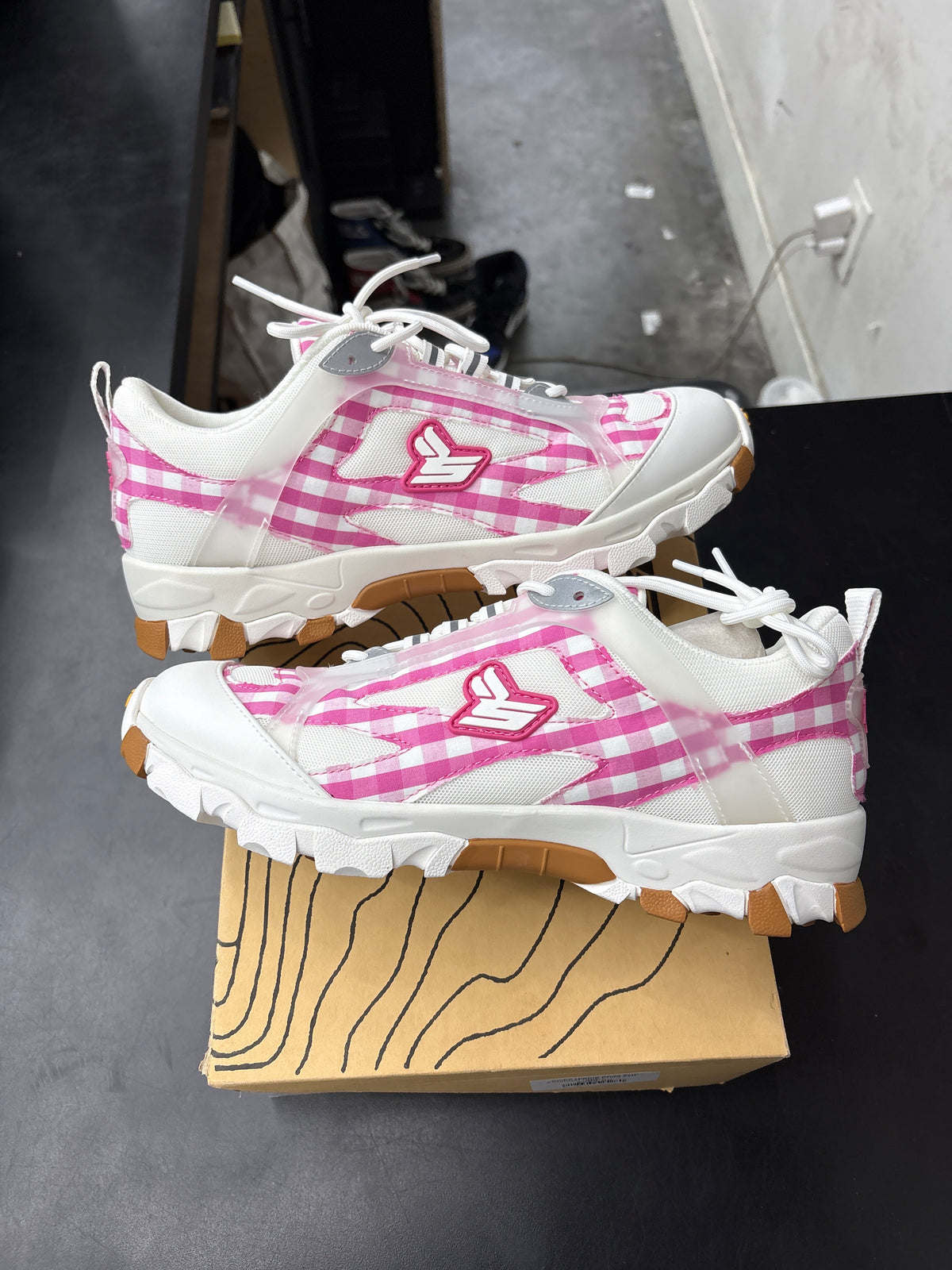 Sicko Hiking Shoe Eric Emanuel White/Pink Plaid FNF - 9M**