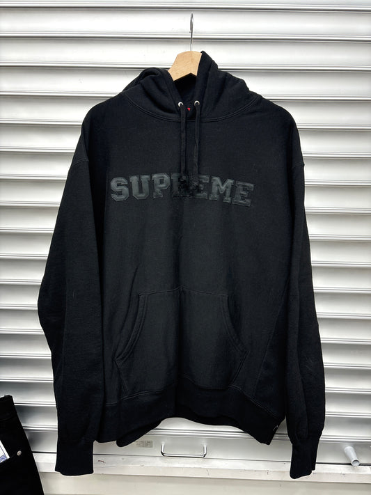 Supreme Black Logo Tee - L**