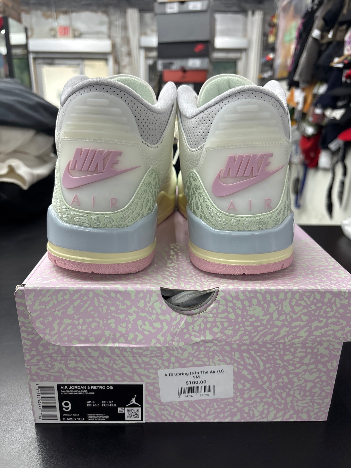 AJ3 Spring Is In The Air (U) - 9M