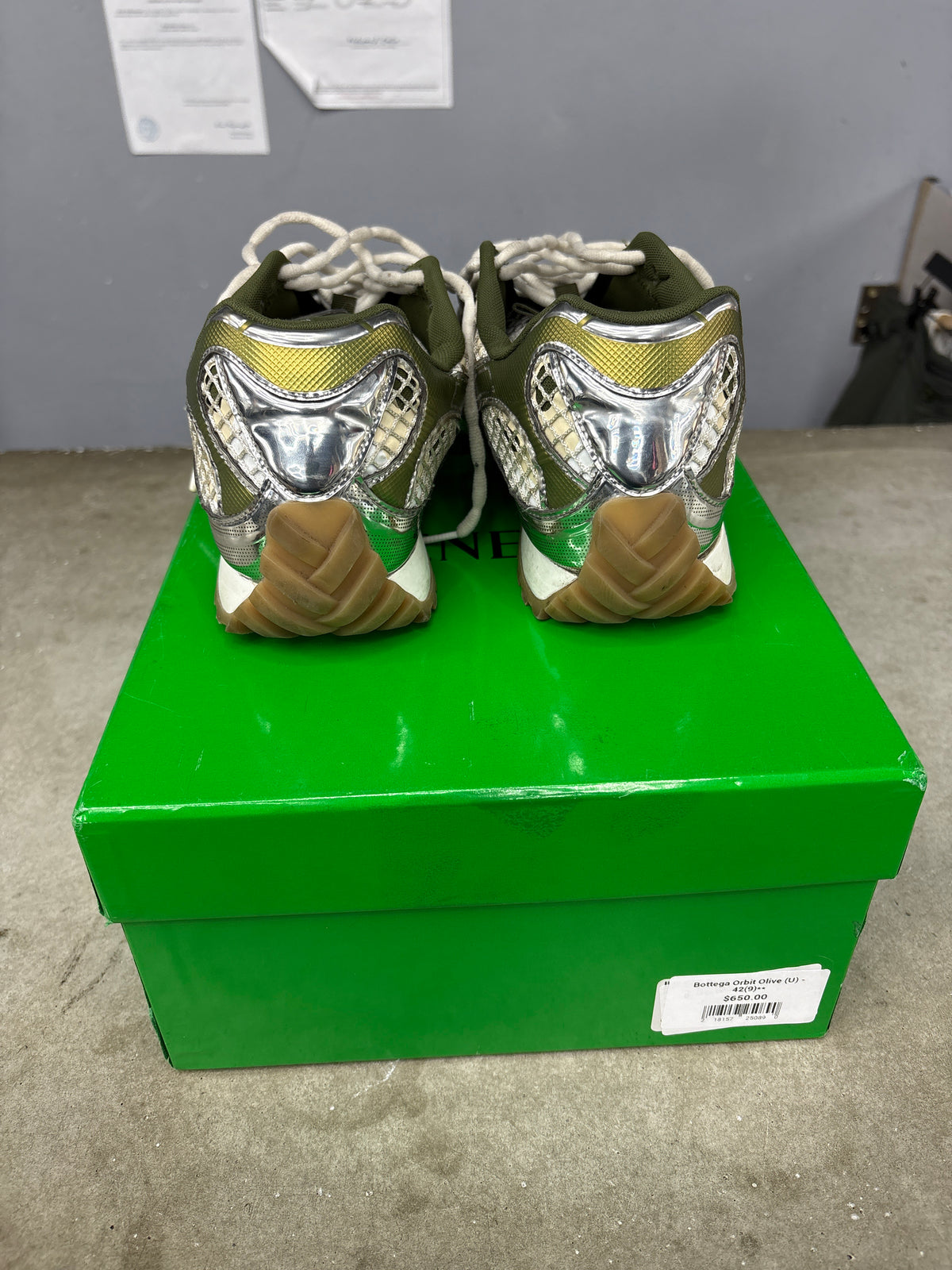 Bottega Orbit Olive (U) - 42(9)**
