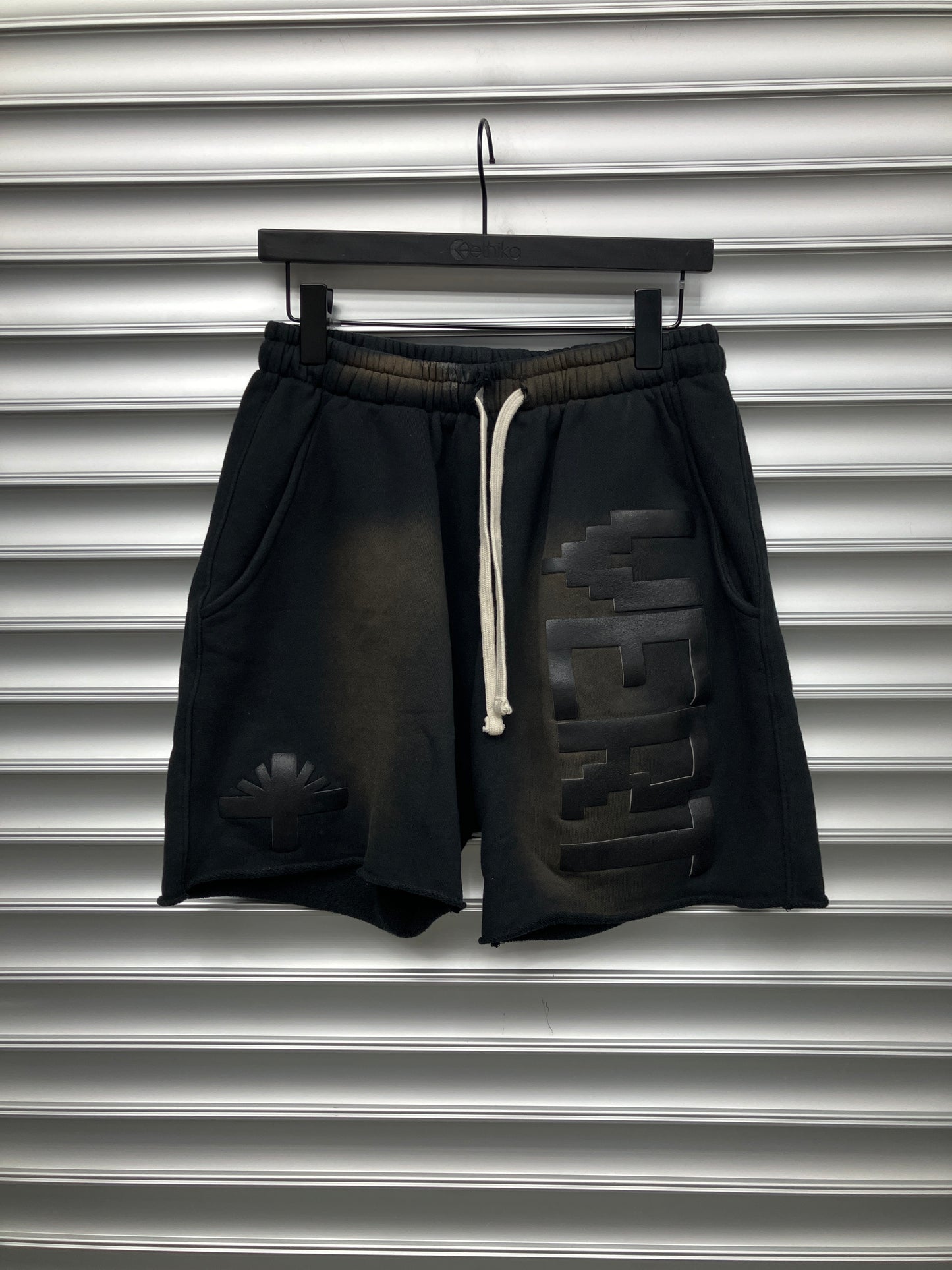 Vertabrae Sunfade Shorts - M