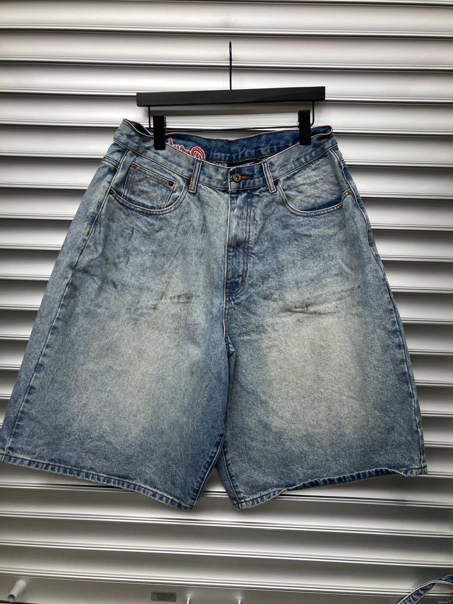 Raspberry Lightwash Denim Shorts - L