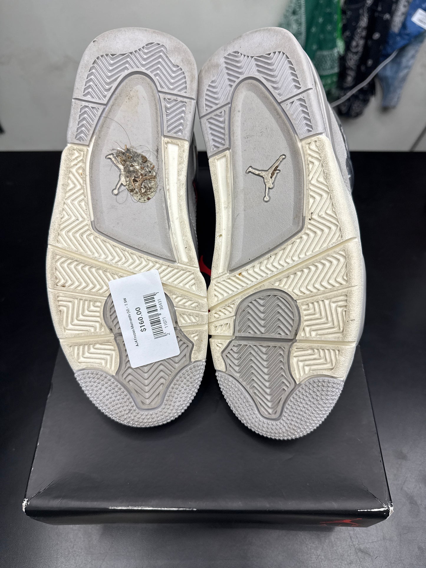 AJ4 Frozen Moments (U) - 7.5W