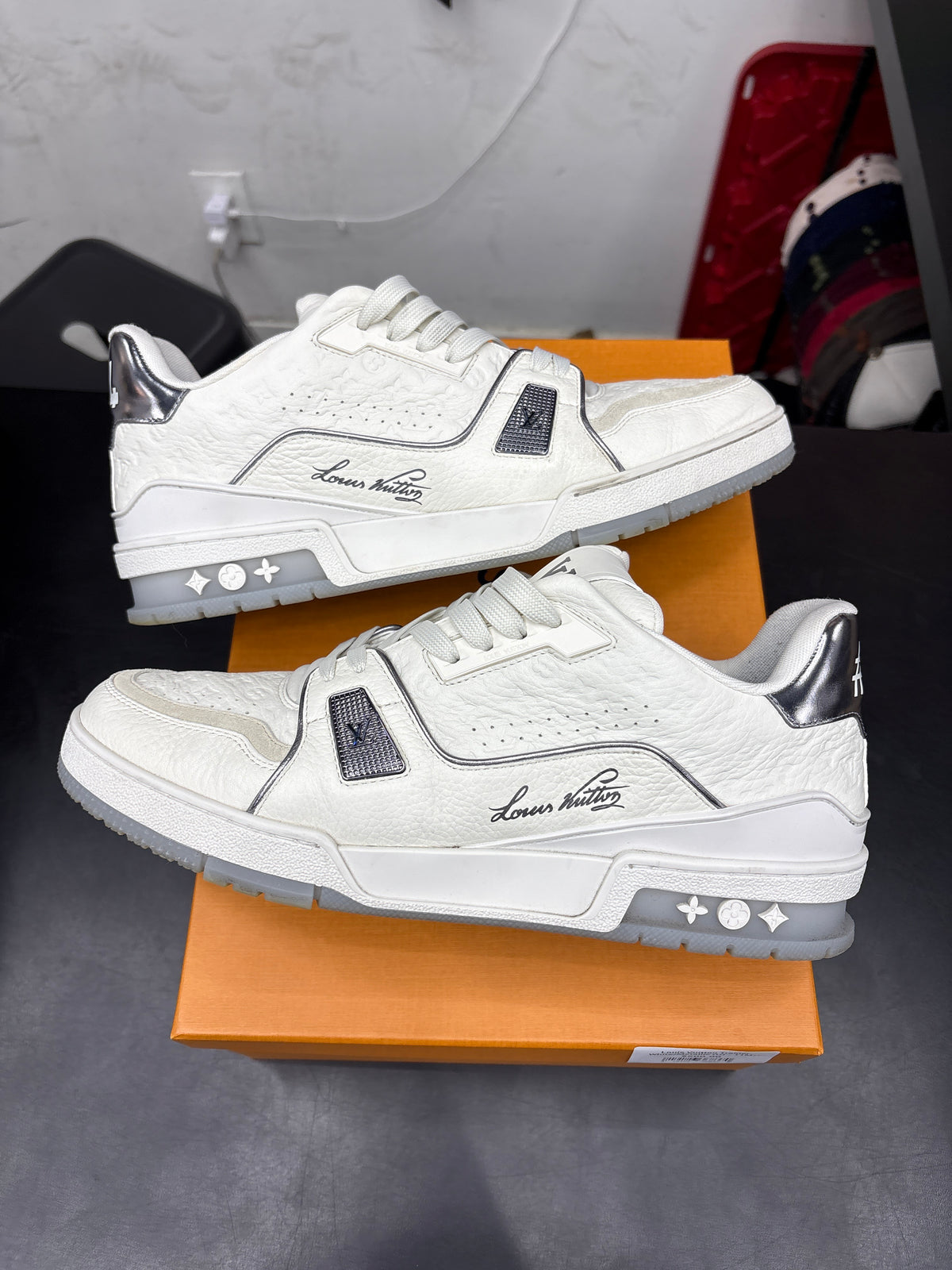 Louis Vuitton Trainer White/Metallic (U) - 11M**