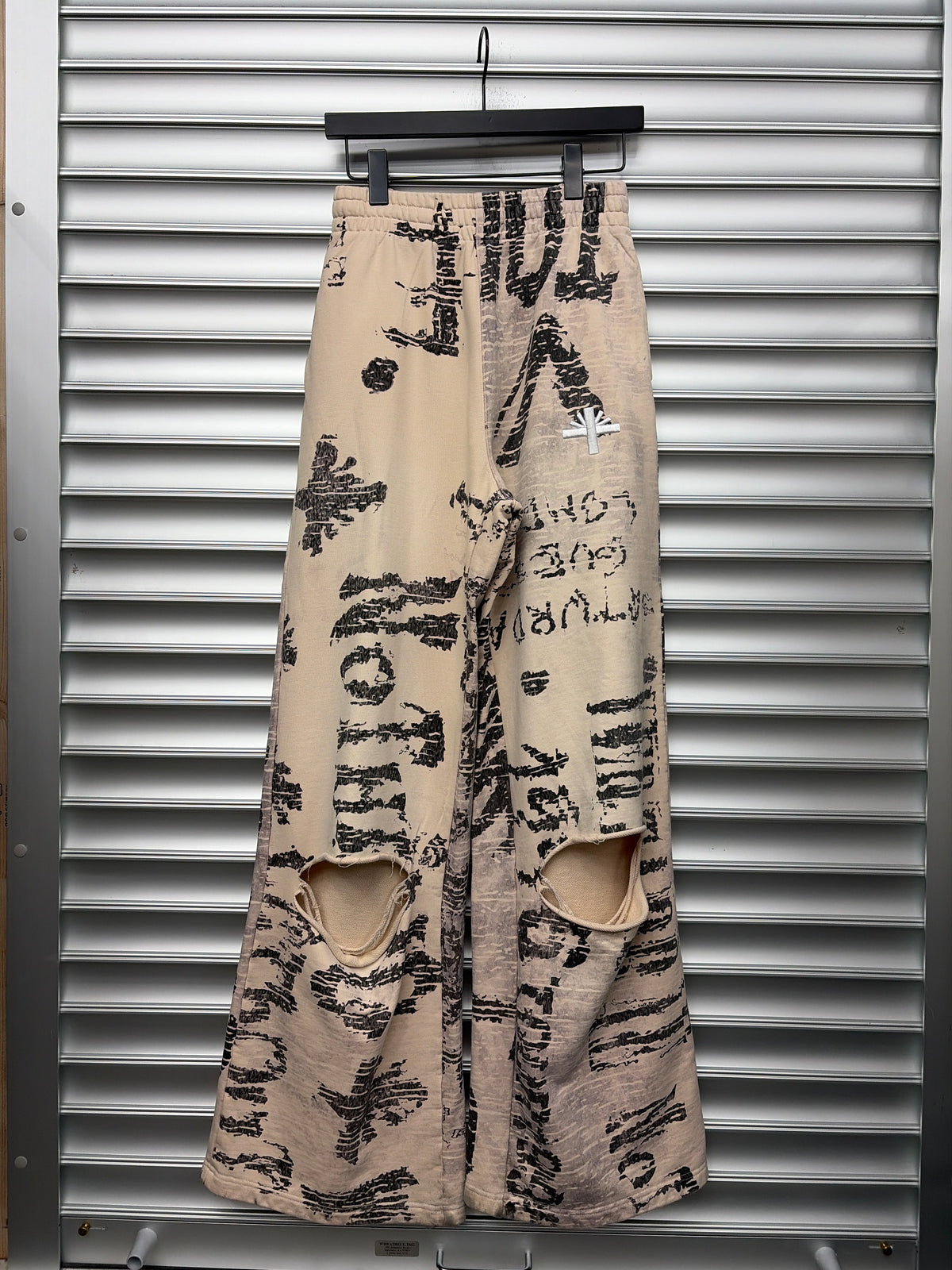 Vertabrae Grafitti Sweatpants - S**