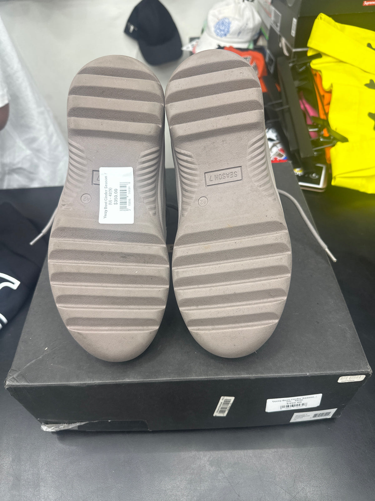 Yeezy Boot Cinder Season 7 (U) - 42(9)**