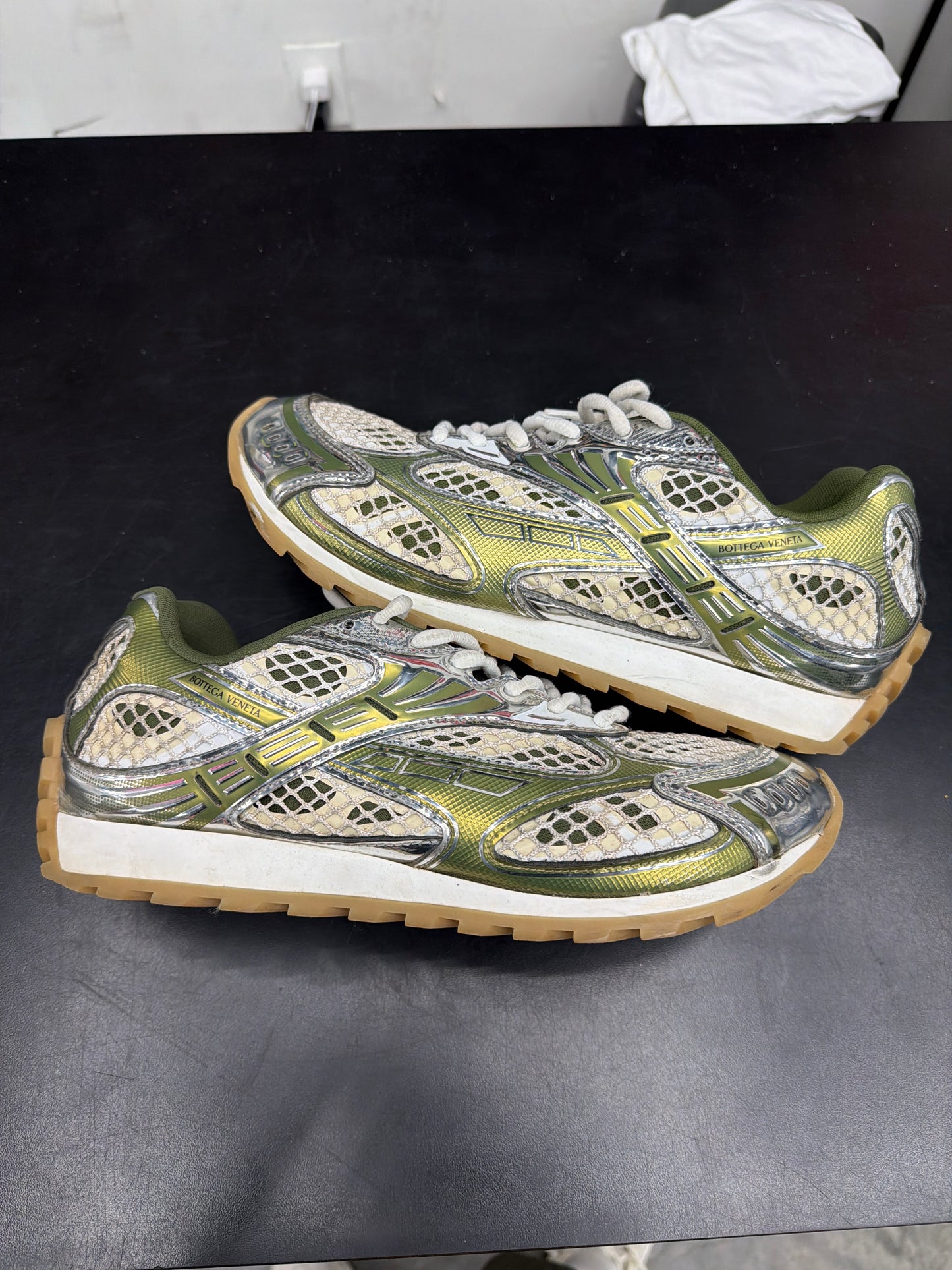 Bottega Orbit Olive (U) - 43(10) (NB)