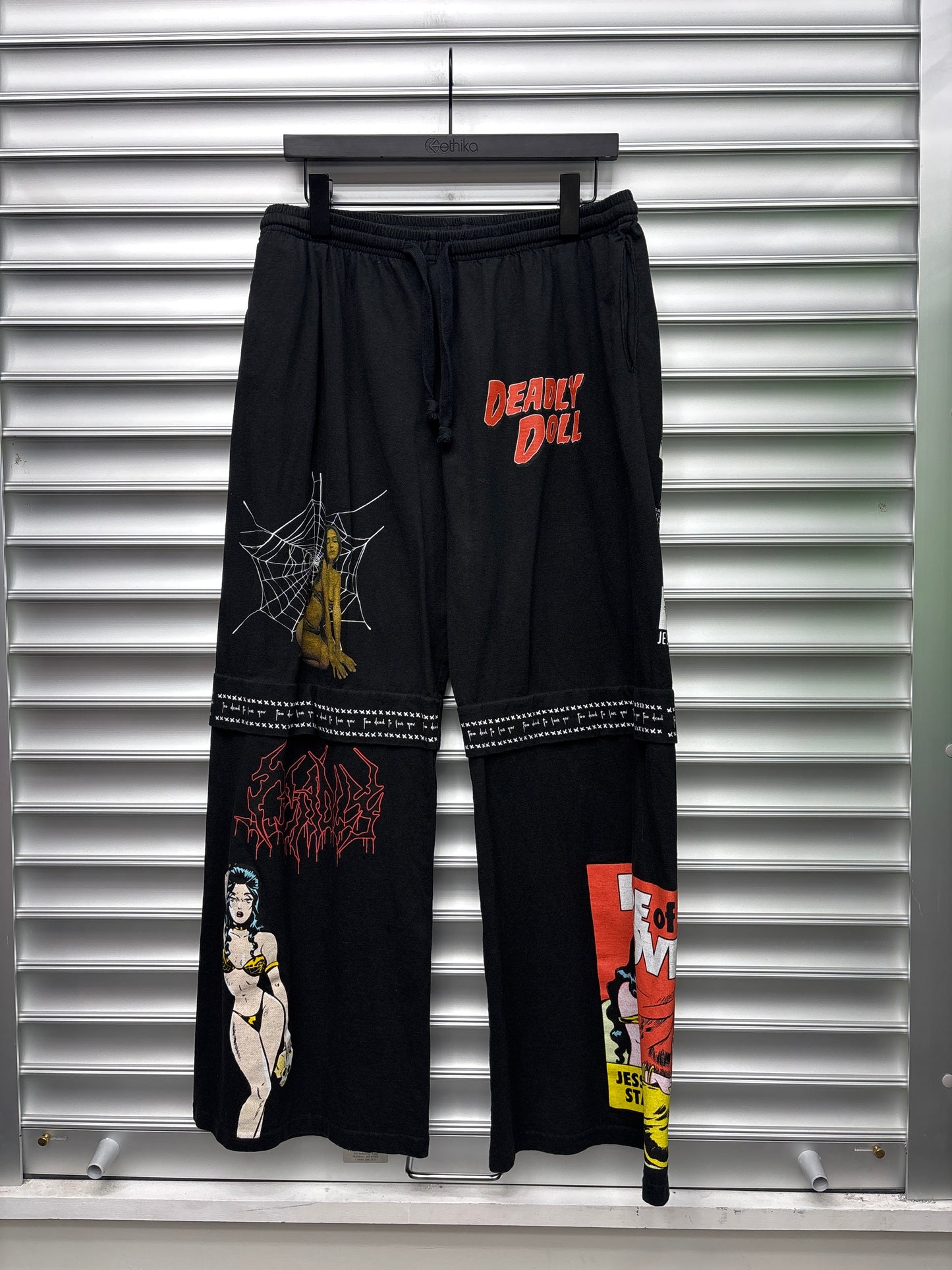 Deadly Doll Comic Sweatpants - L
