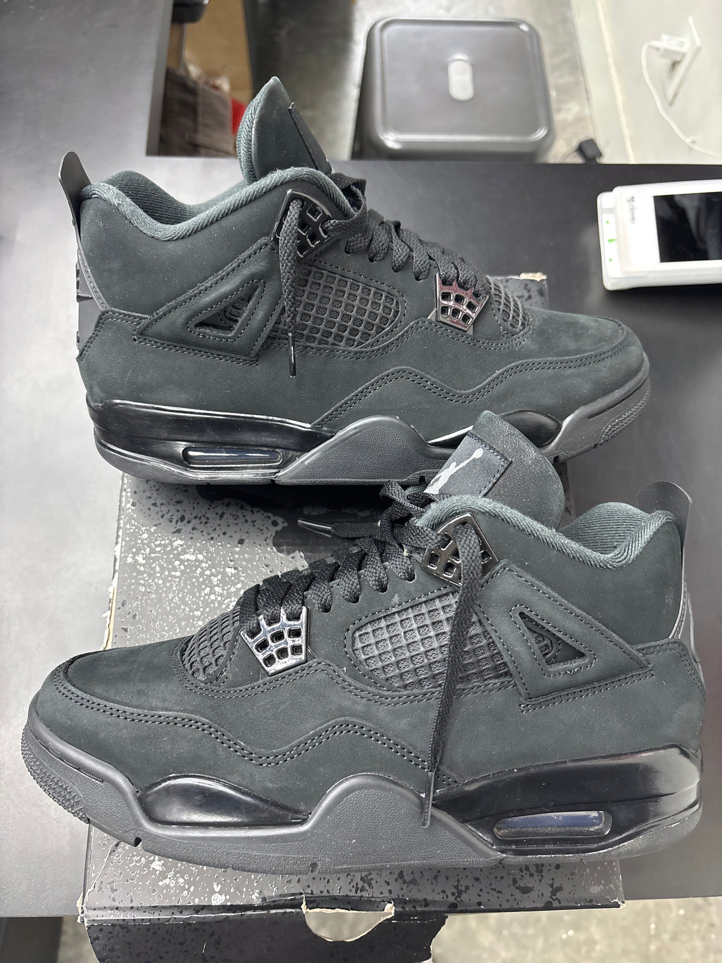 AJ4 Black Cat (U) - 9.5M